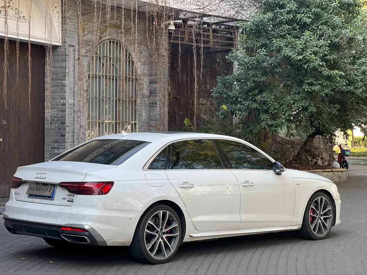 Audi A4L 2021 г. 110110 км. — фото 4