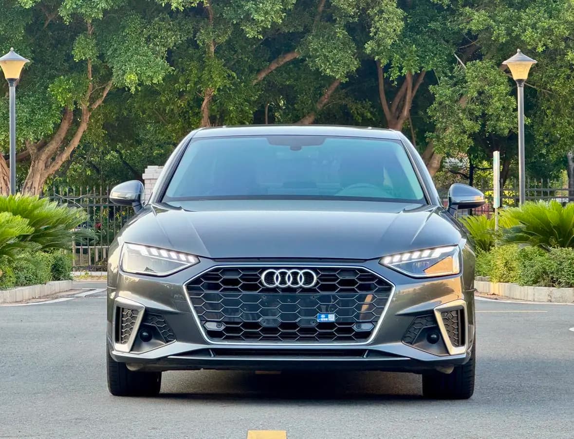 Audi A4L 2022 г. 50109 км. — фото 2