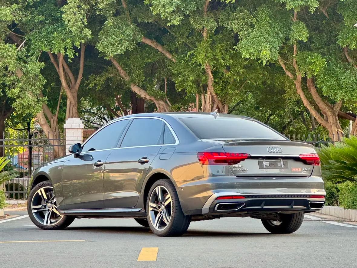 Audi A4L 2022 г. 50109 км. — фото 4