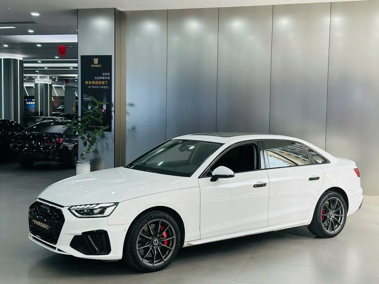 Audi A4L 2021 г. 45107 км.