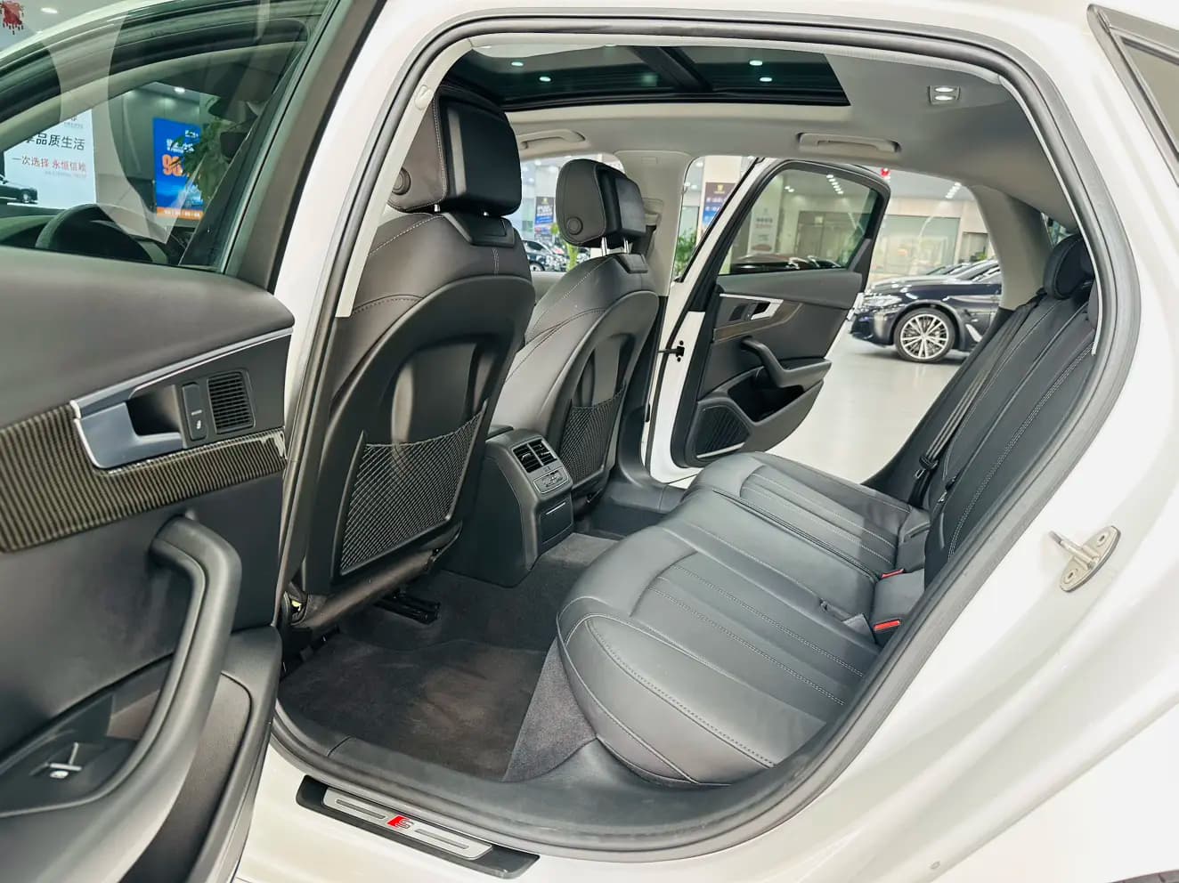 Audi A4L 2021 г. 45107 км. — фото 11