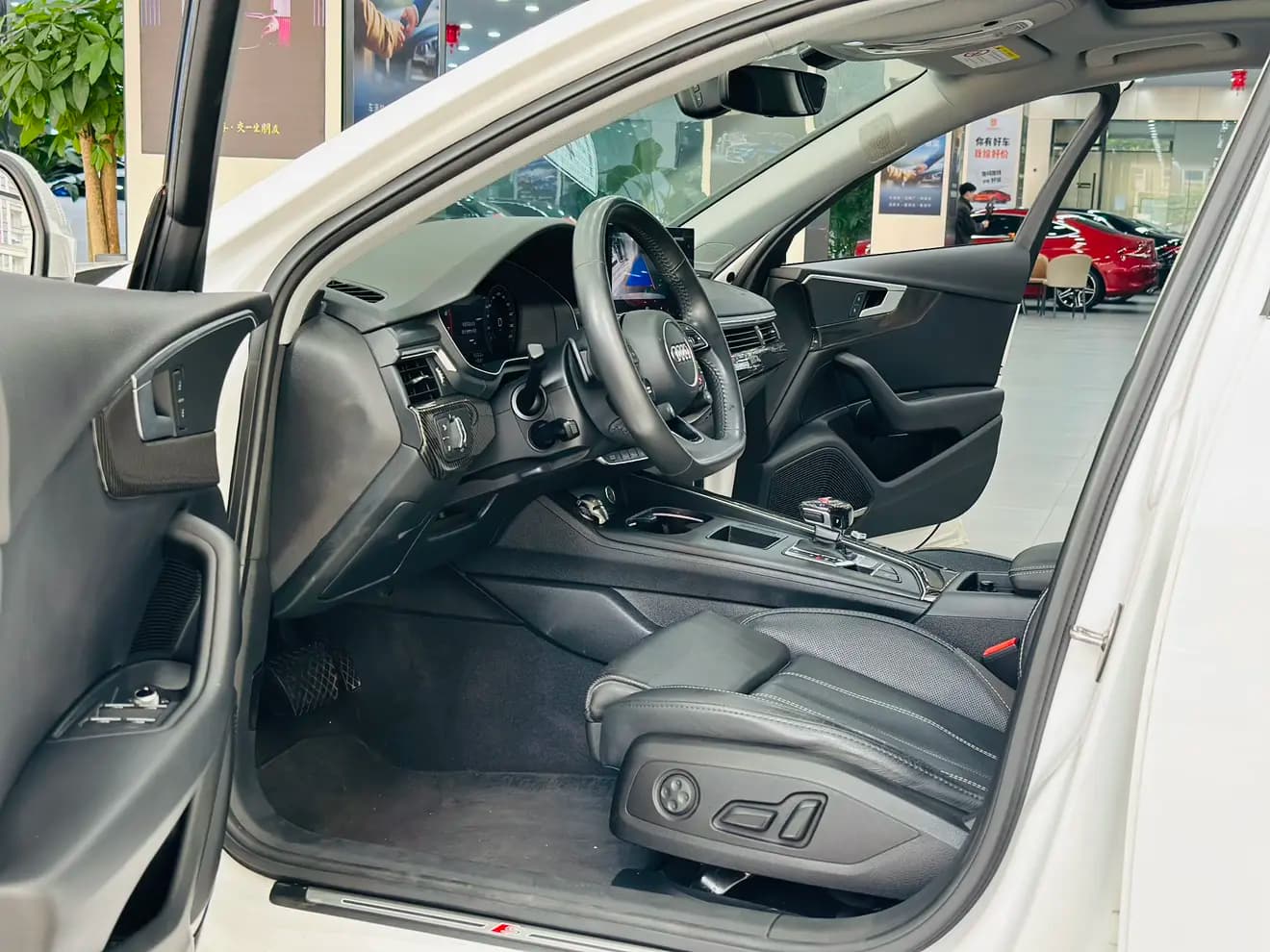 Audi A4L 2021 г. 45107 км. — фото 10