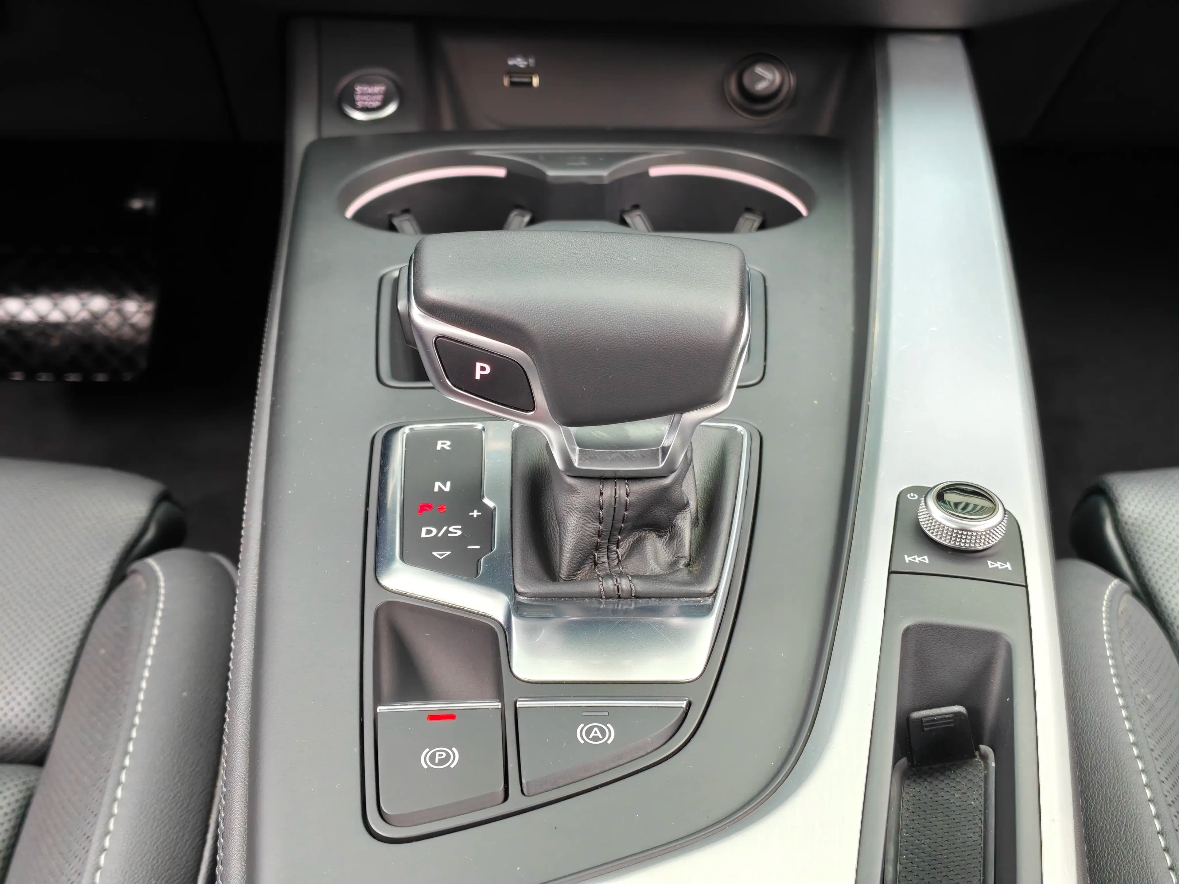 Audi A4L 2022 г. 49104 км. — фото 8