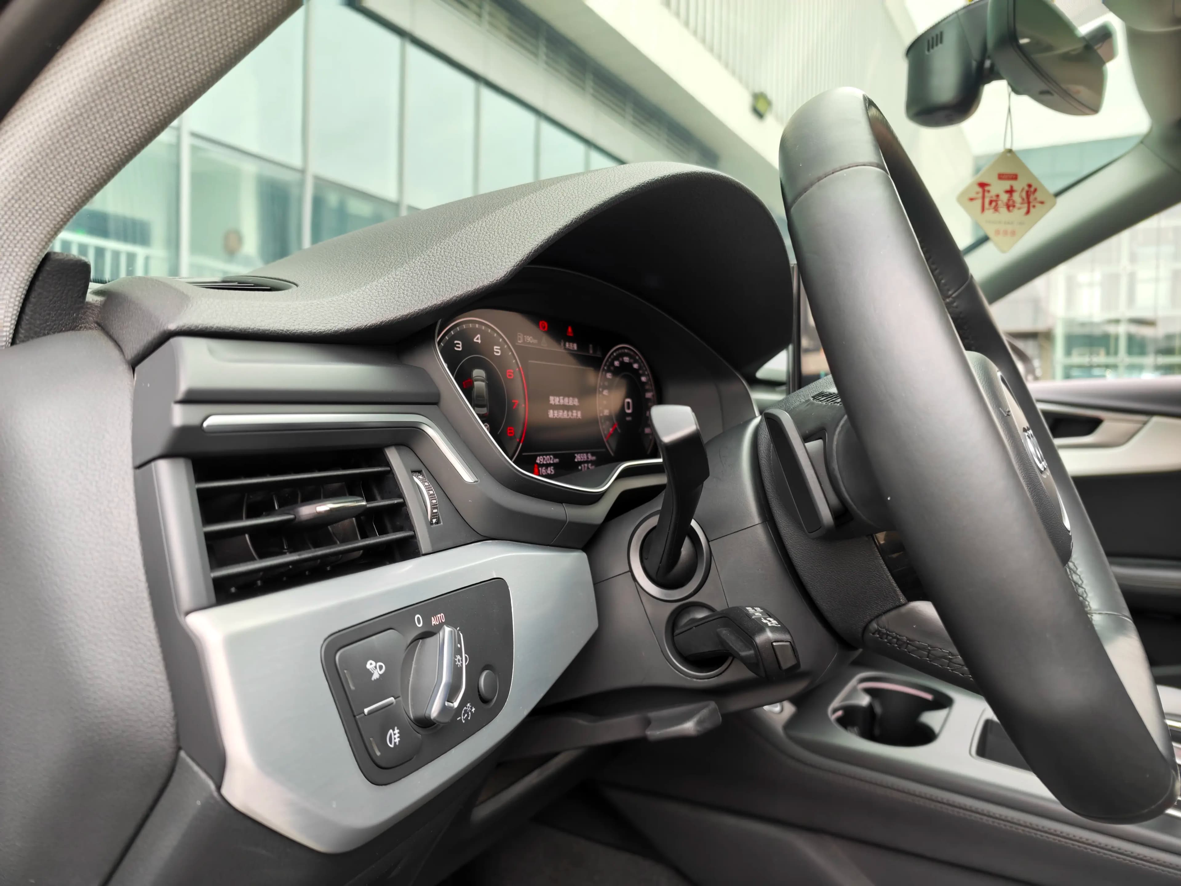 Audi A4L 2022 г. 49104 км. — фото 9