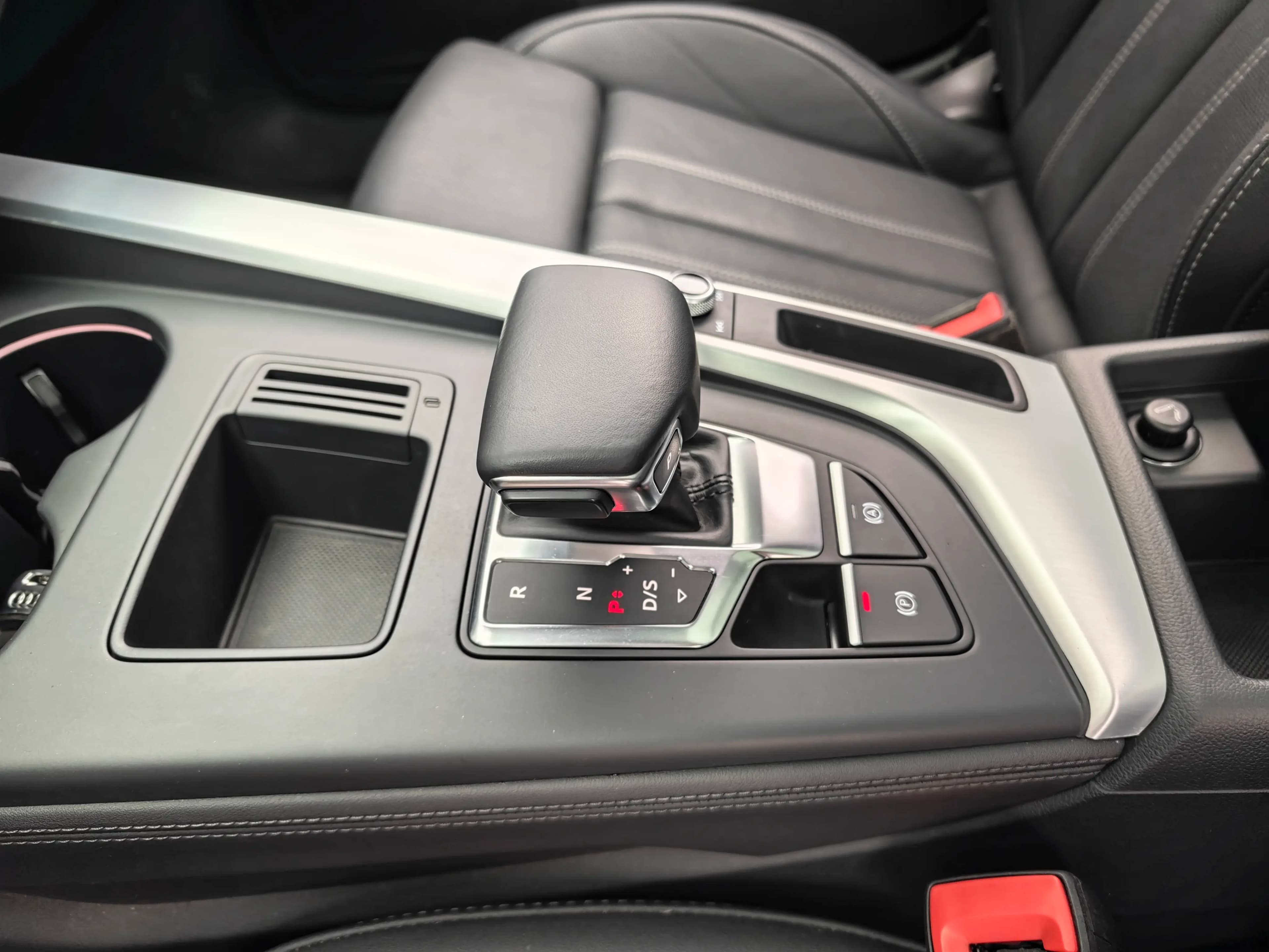 Audi A4L 2022 г. 49104 км. — фото 10