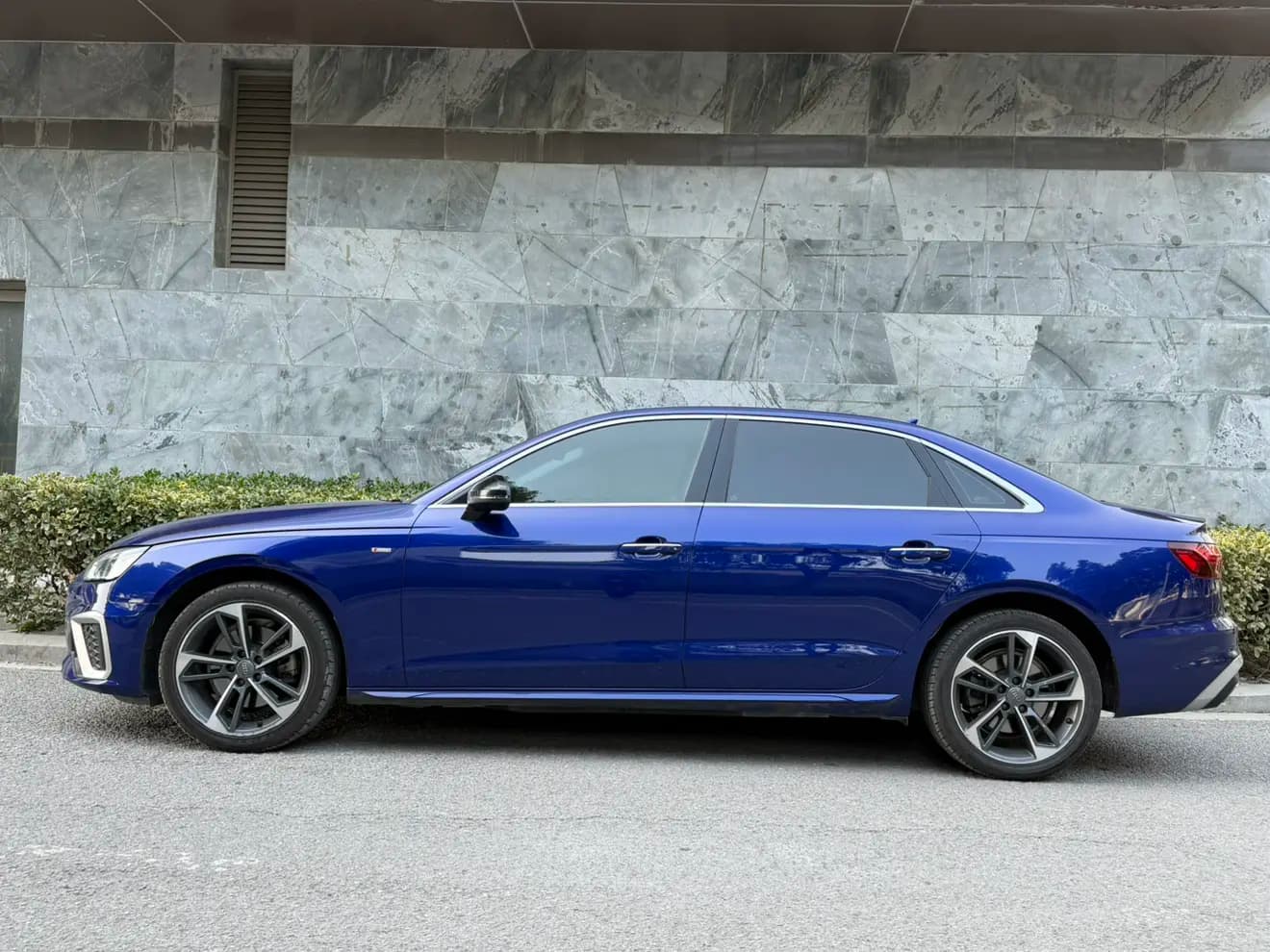 Audi A4L 2021 г. 94100 км. — фото 4