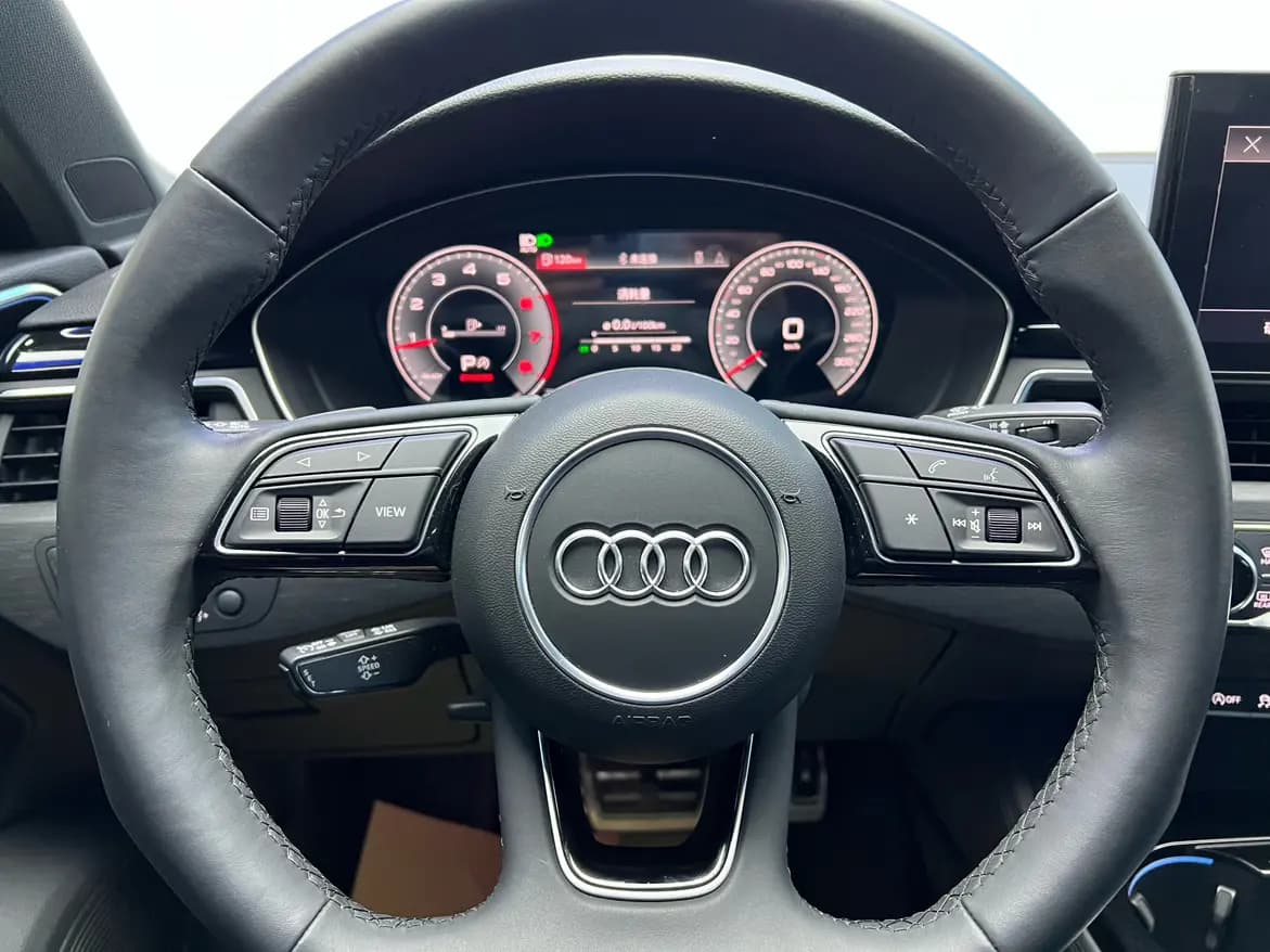 Audi A4L 2024 г. 10099 км. — фото 12