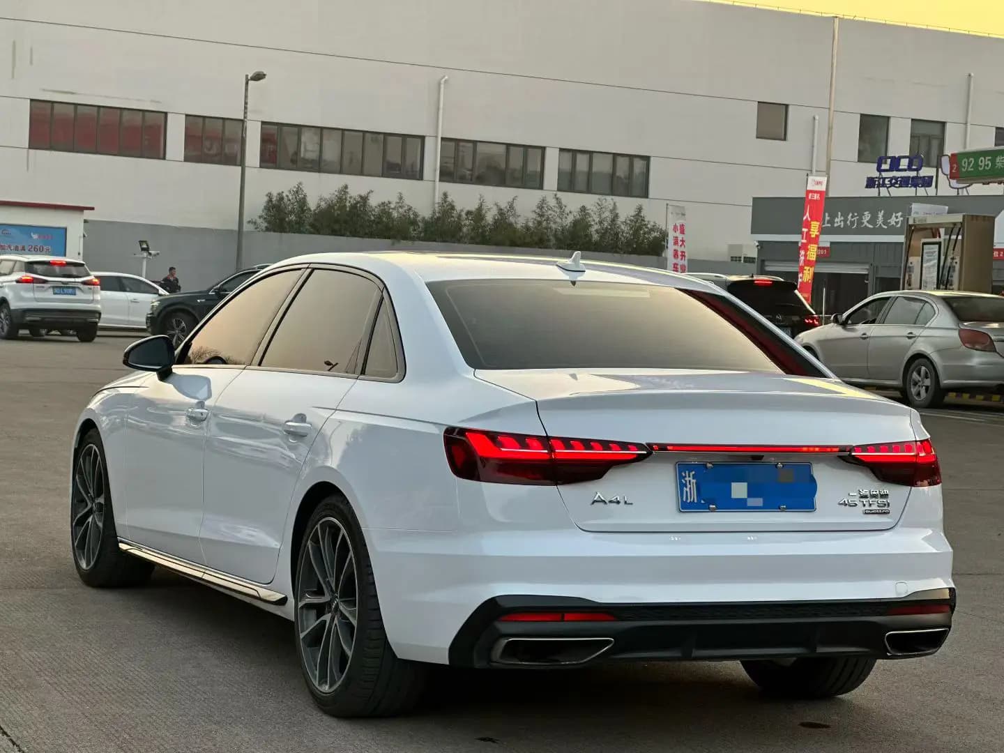 Audi A4L 2022 г. 70095 км. — фото 4