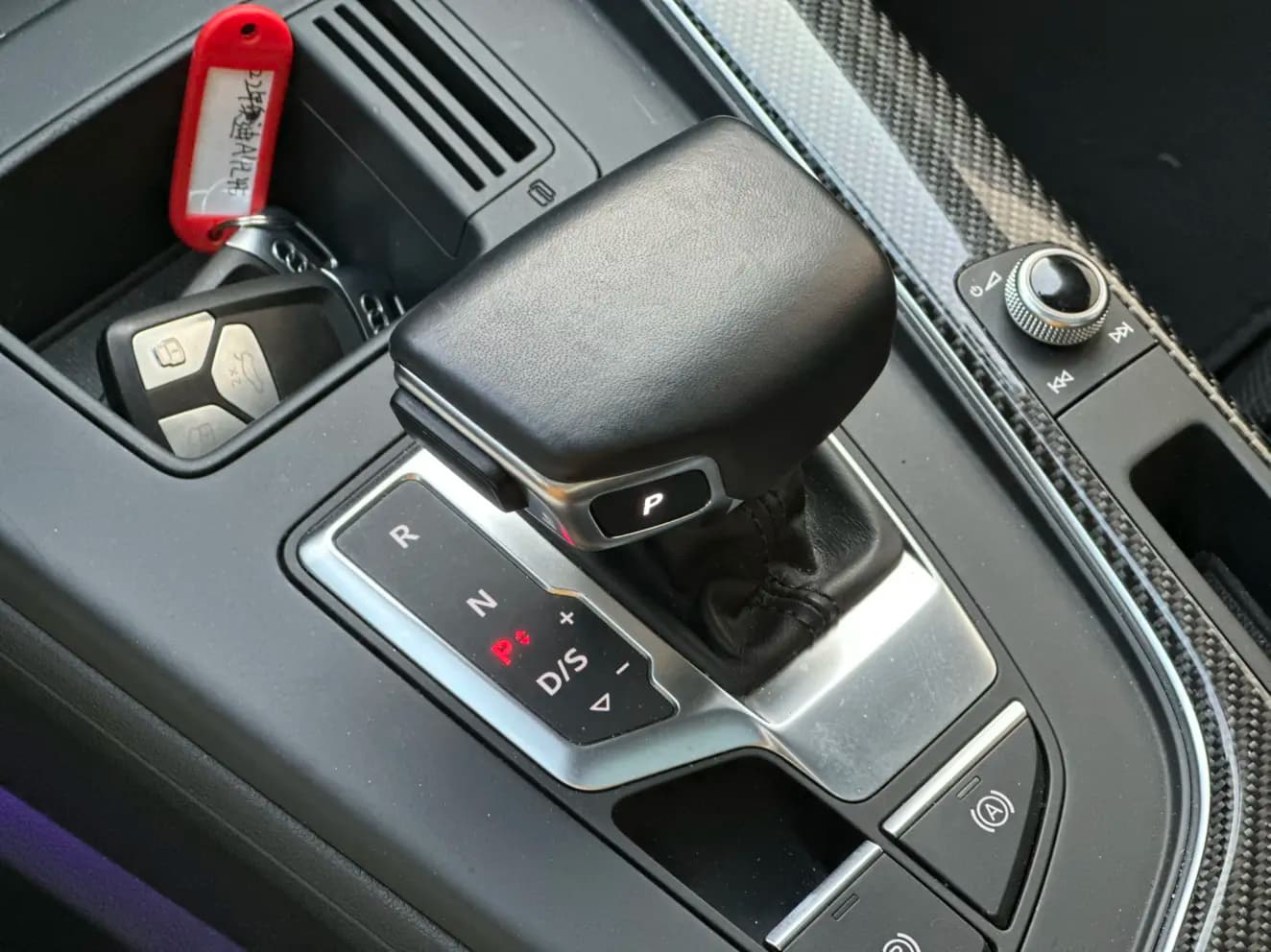 Audi A4L 2022 г. 70095 км. — фото 9