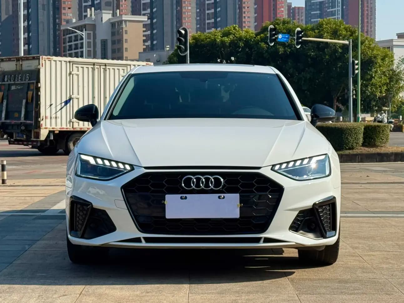 Audi A4L 2023 г. 46096 км. — фото 2