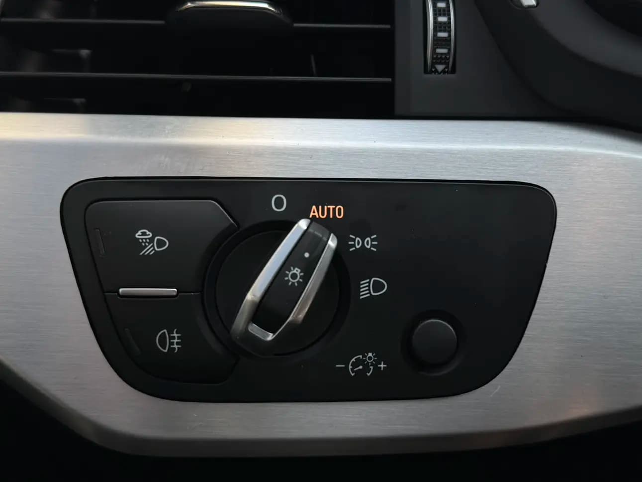 Audi A4L 2023 г. 46096 км. — фото 14