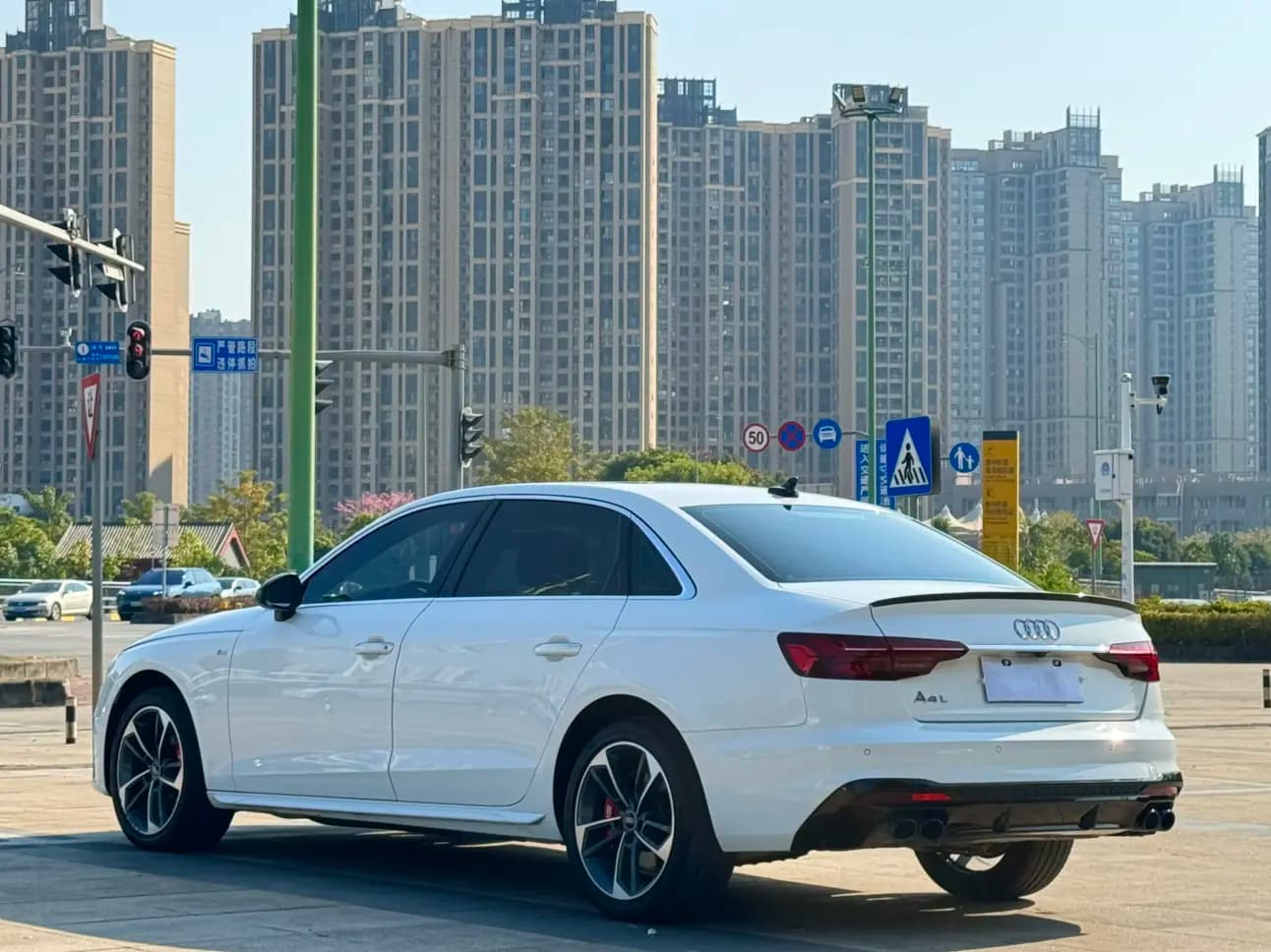Audi A4L 2023 г. 46096 км. — фото 3