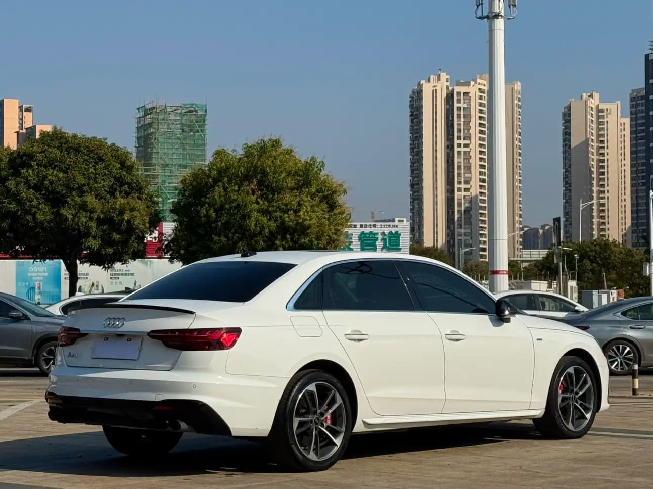 Audi A4L 2023 г. 46096 км. — фото 5