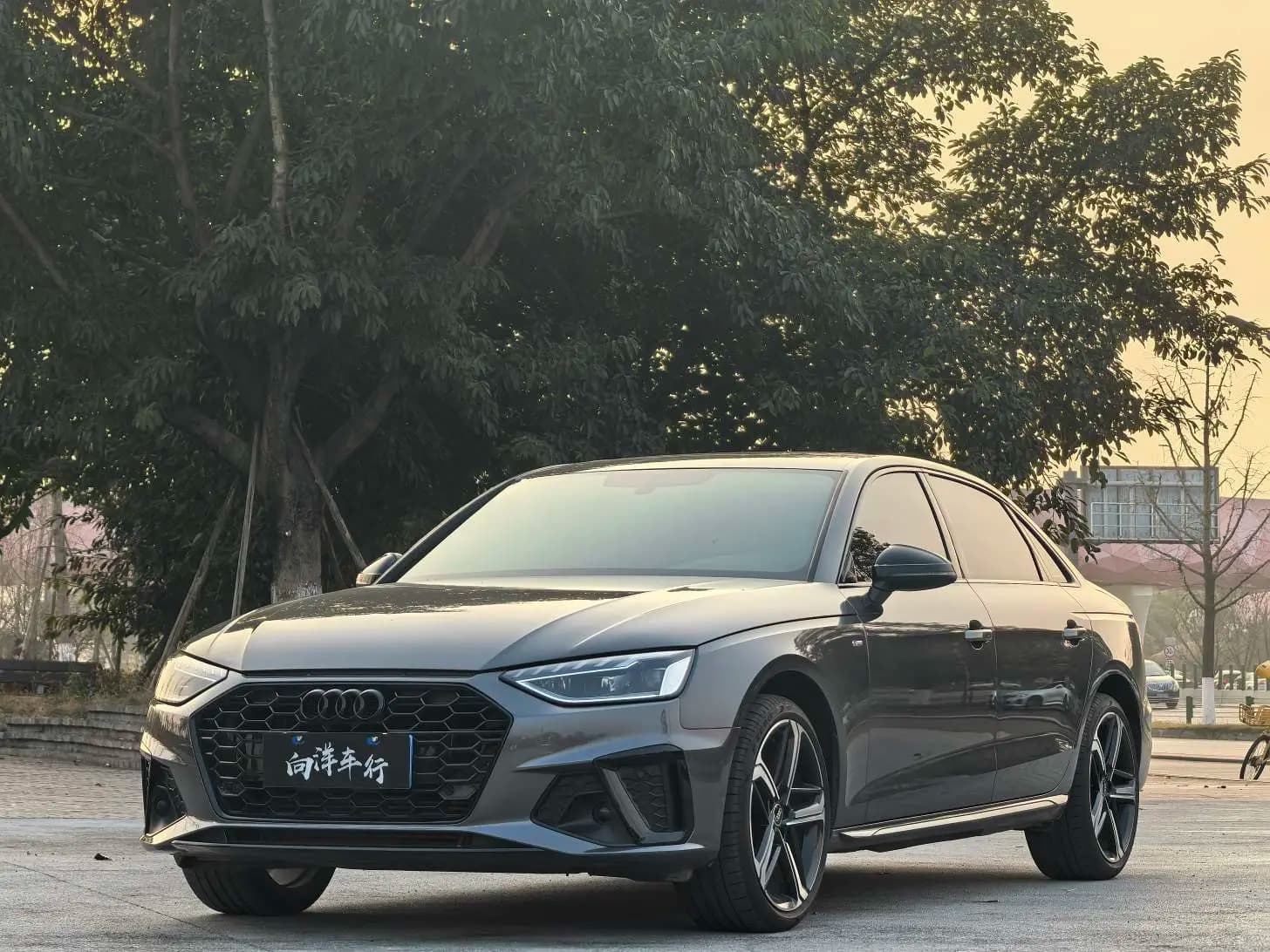 Audi A4L 2025 г. 14098 км.