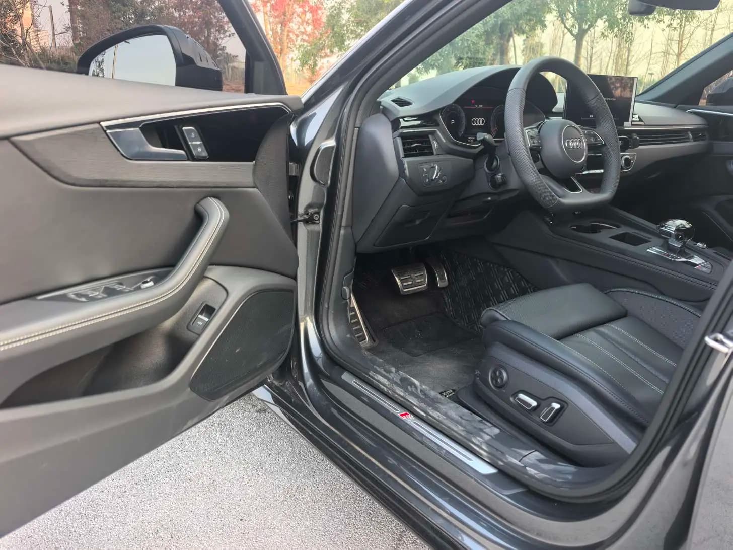 Audi A4L 2025 г. 14098 км. — фото 12