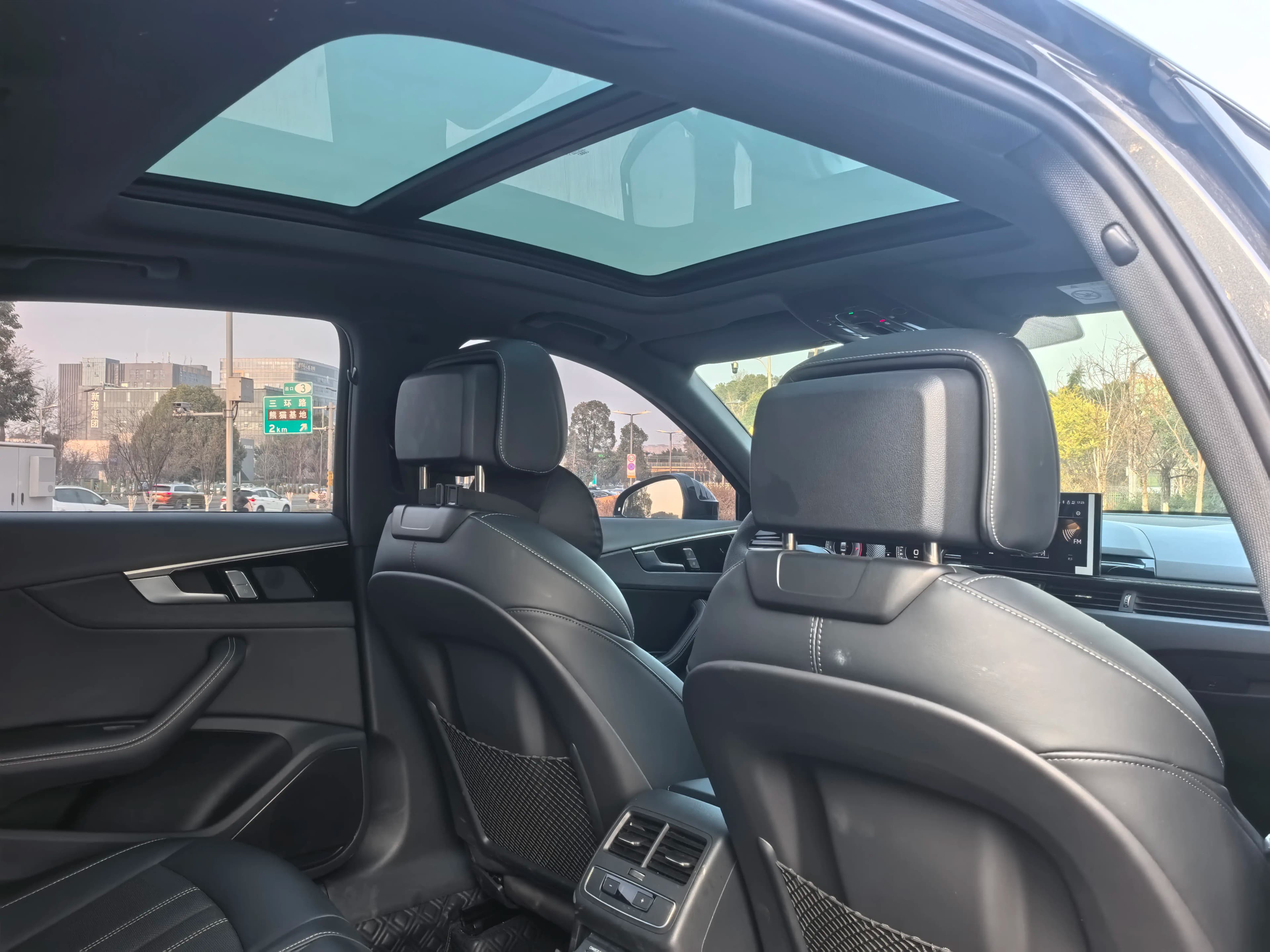 Audi A4L 2025 г. 14098 км. — фото 13