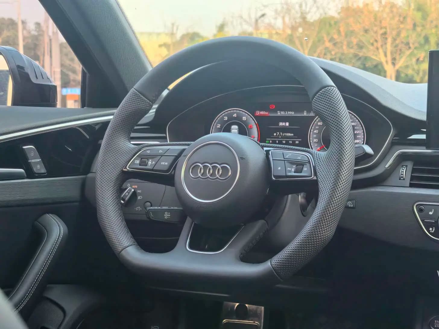 Audi A4L 2025 г. 14098 км. — фото 16