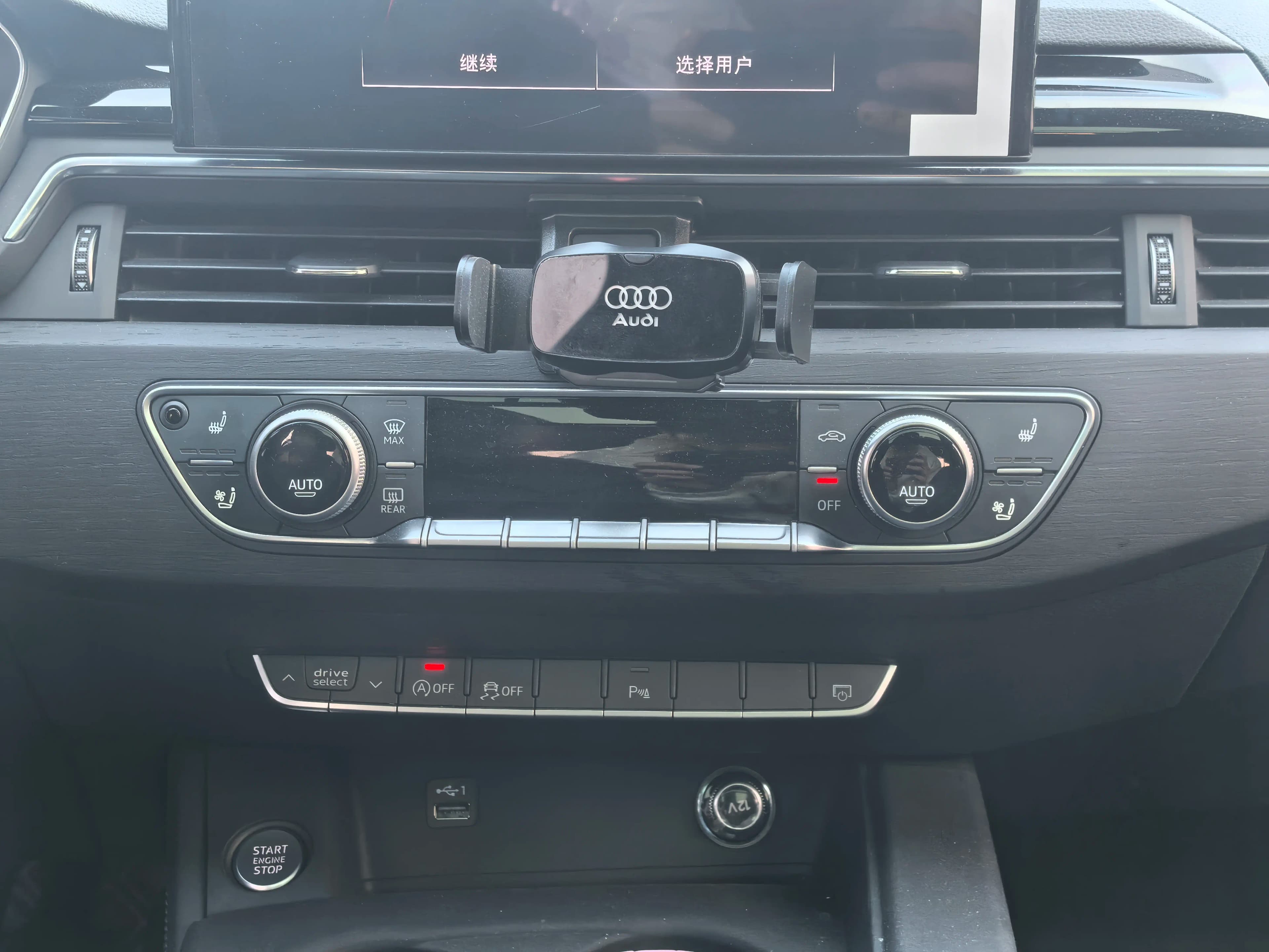 Audi A4L 2025 г. 14098 км. — фото 8