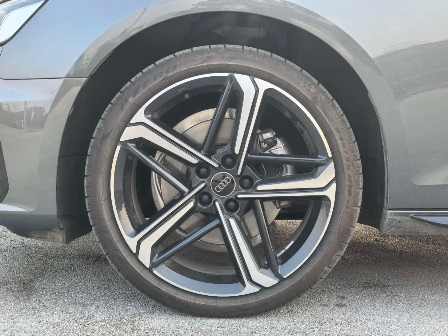 Audi A4L 2025 г. 14098 км. — фото 9