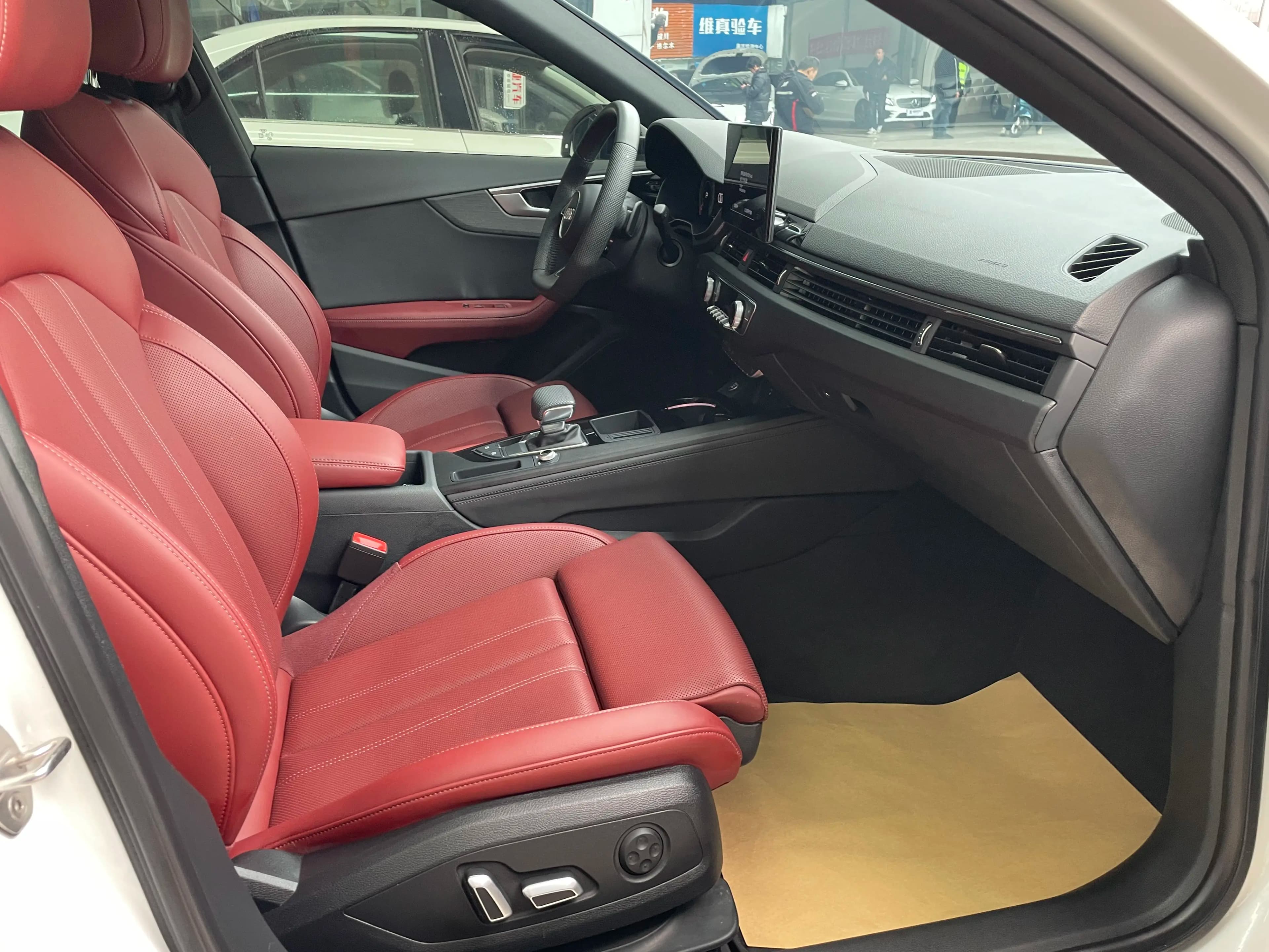 Audi A4L 2024 г. 20102 км. — фото 3