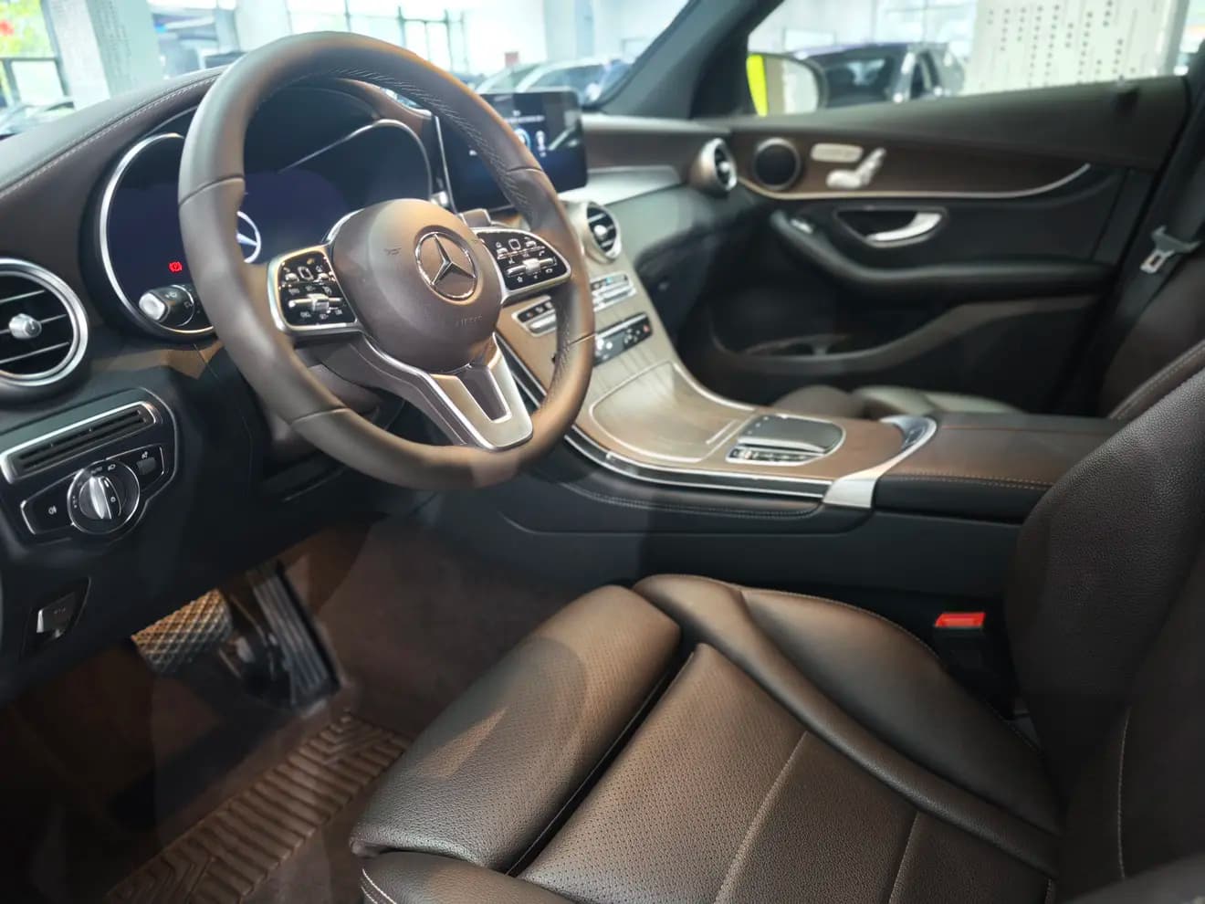 Mercedes-Benz GLC 2023 г. 14057 км. — фото 16