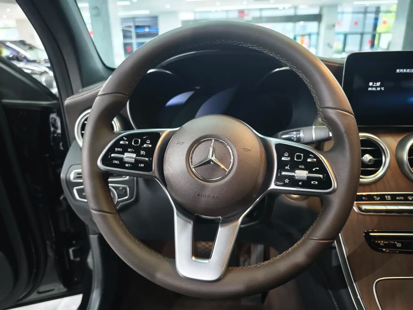 Mercedes-Benz GLC 2023 г. 14057 км. — фото 10