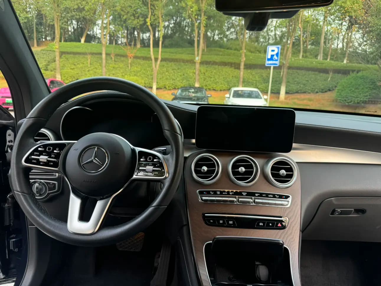Mercedes-Benz GLC 2022 г. 68058 км. — фото 10