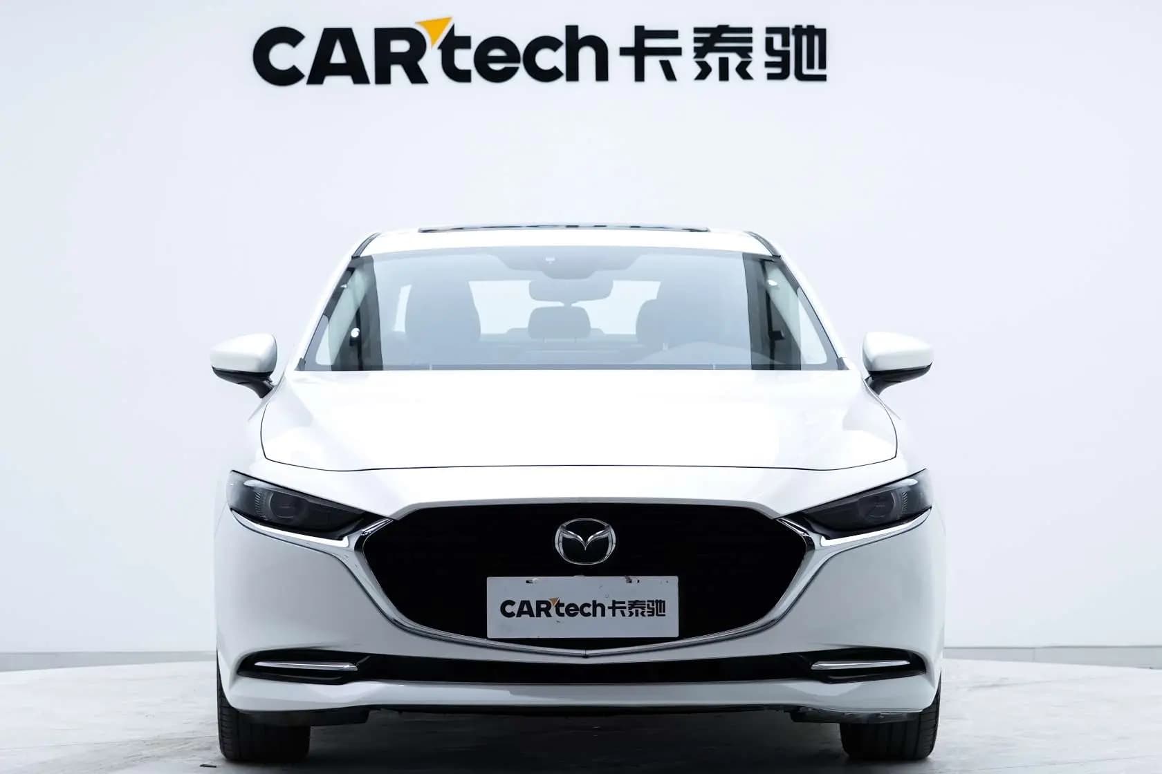 Mazda Axela 2021 г. 66846 км. — фото 2