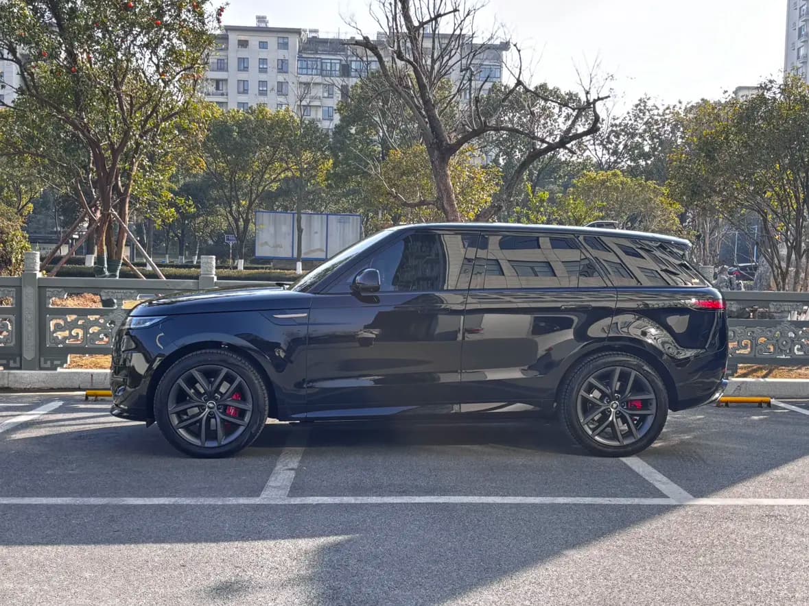 Land Rover Range Rover Sport 2025 г. 8051 км. — фото 3