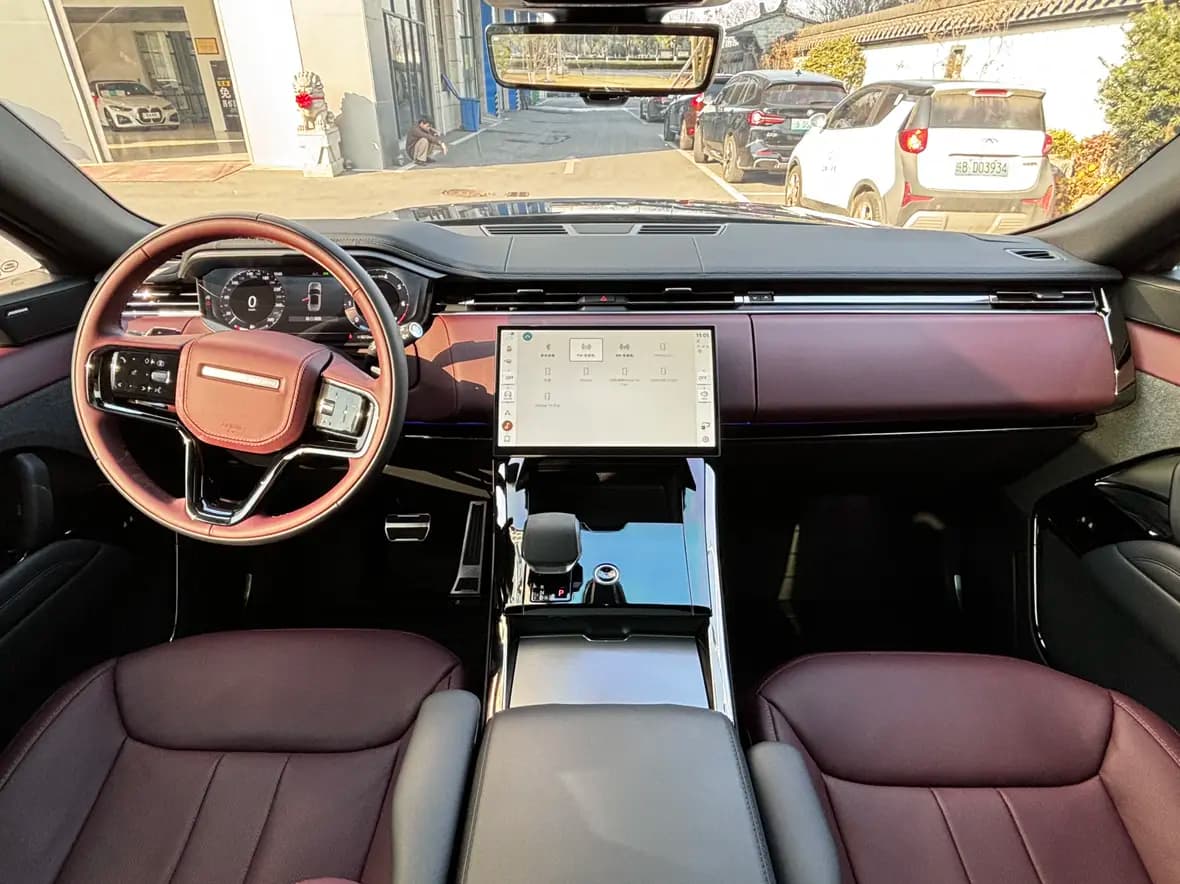 Land Rover Range Rover Sport 2025 г. 8051 км. — фото 10