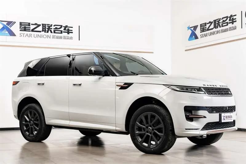 Land Rover Range Rover Sport 2024 г. 35754 км. — фото 12