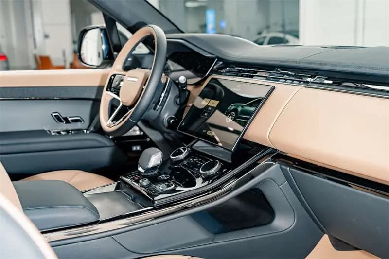 Land Rover Range Rover Sport 2024 г. 35754 км. — фото 14