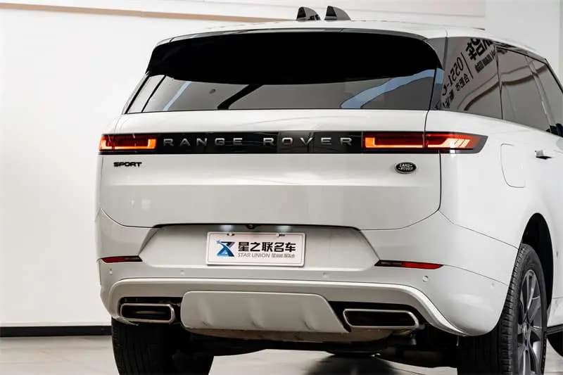 Land Rover Range Rover Sport 2024 г. 35754 км. — фото 3