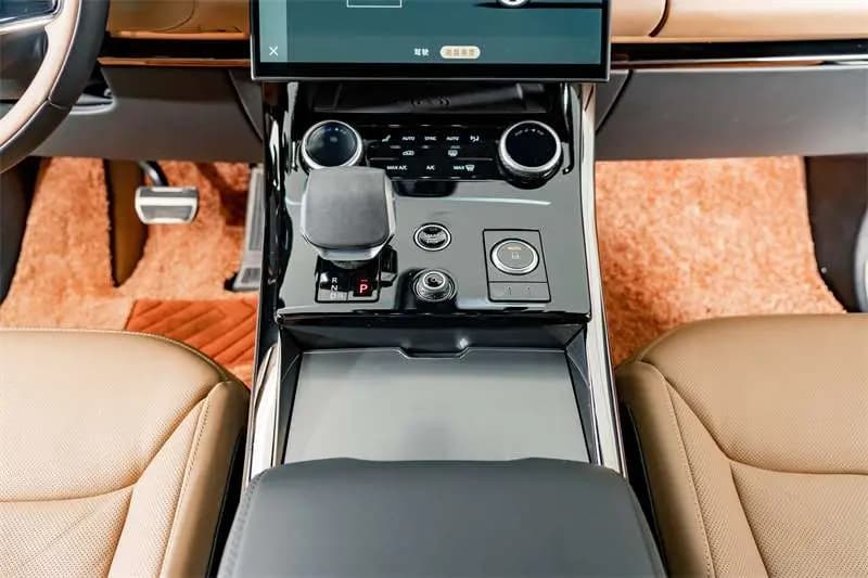 Land Rover Range Rover Sport 2024 г. 35754 км. — фото 10
