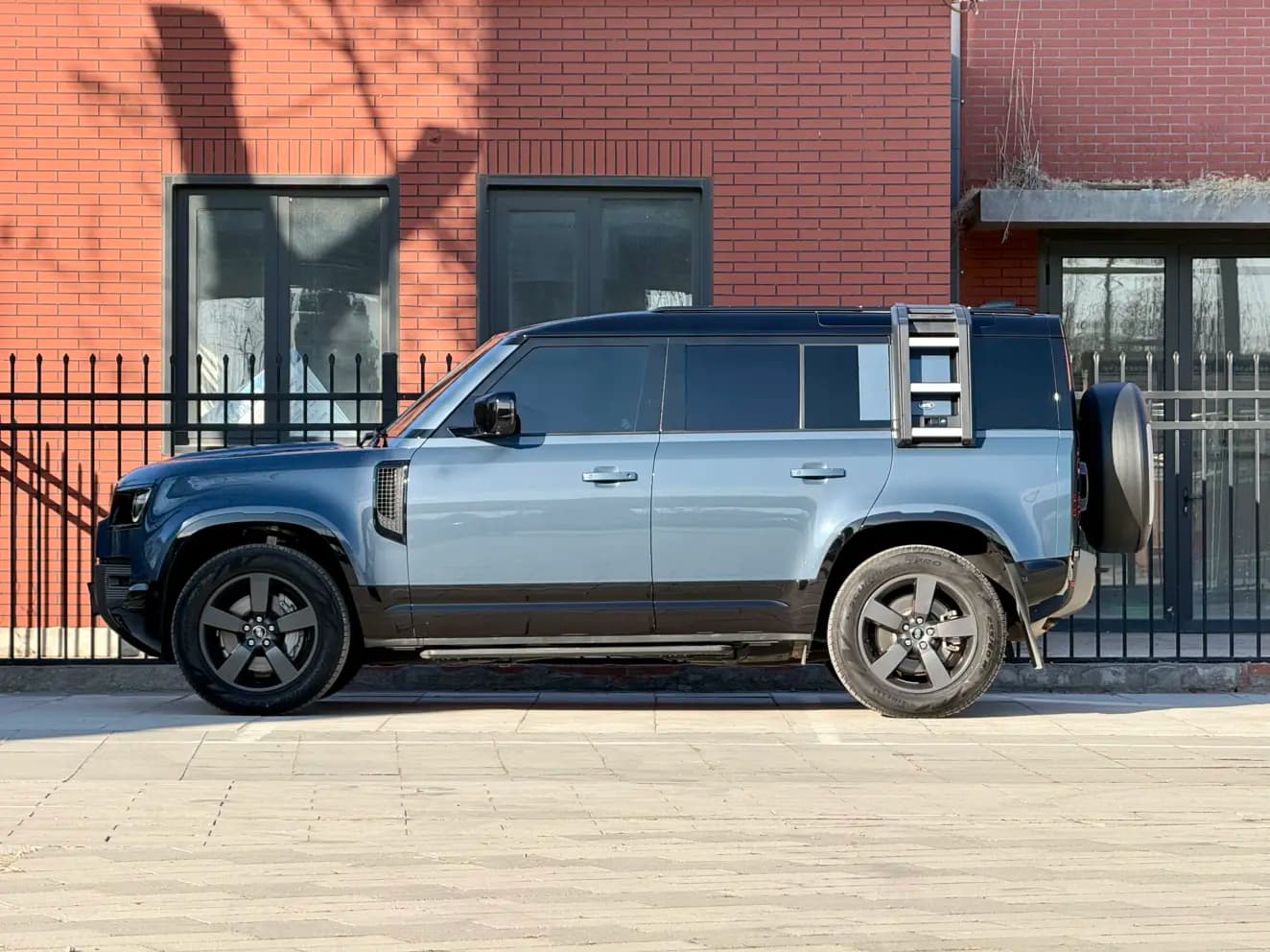 Land Rover Guard 2022 г. 18046 км. — фото 4
