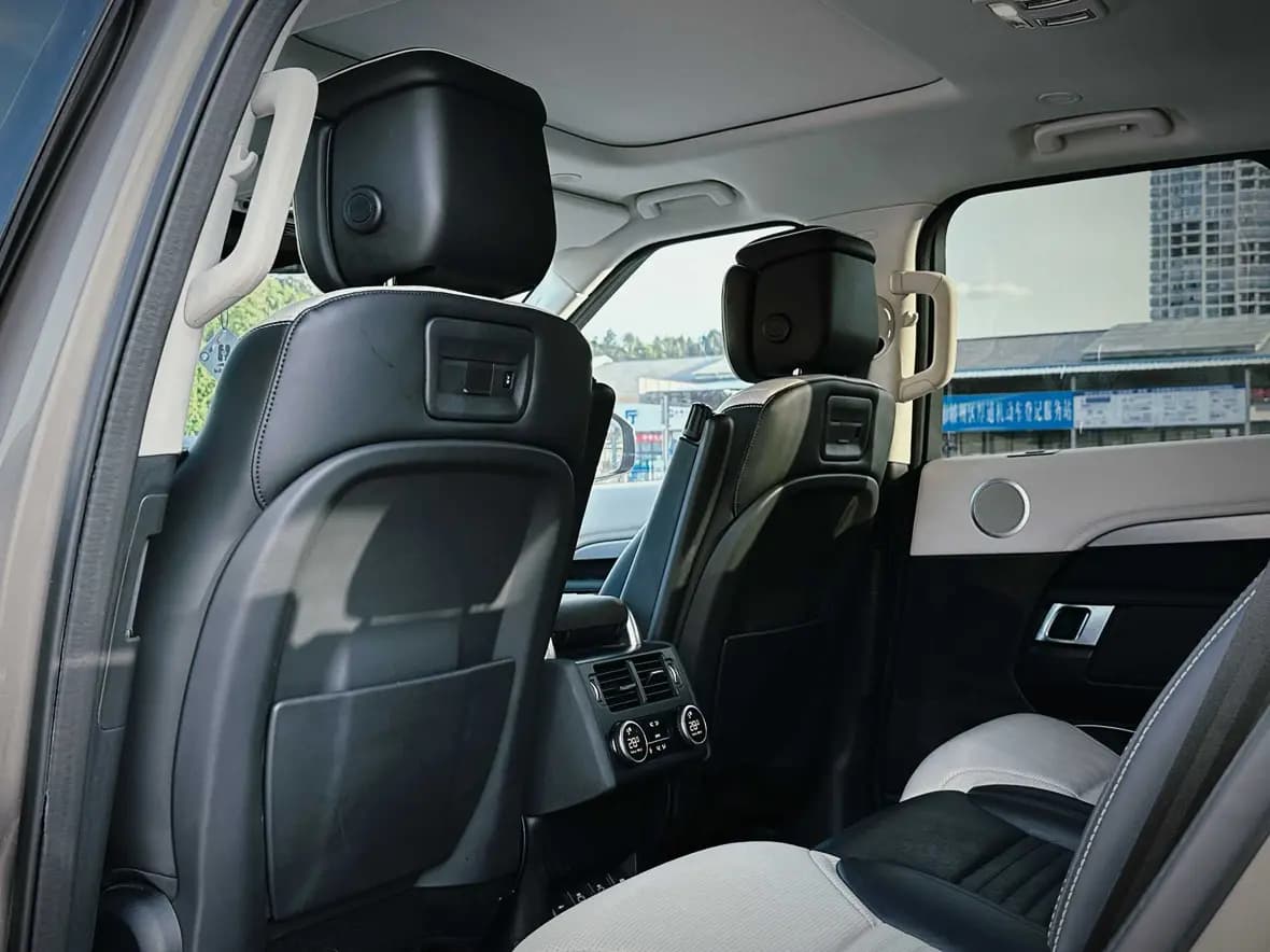 Land Rover Discovery 2021 г. 73033 км. — фото 9
