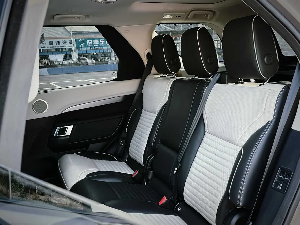Land Rover Discovery 2021 г. 73033 км. — фото 10