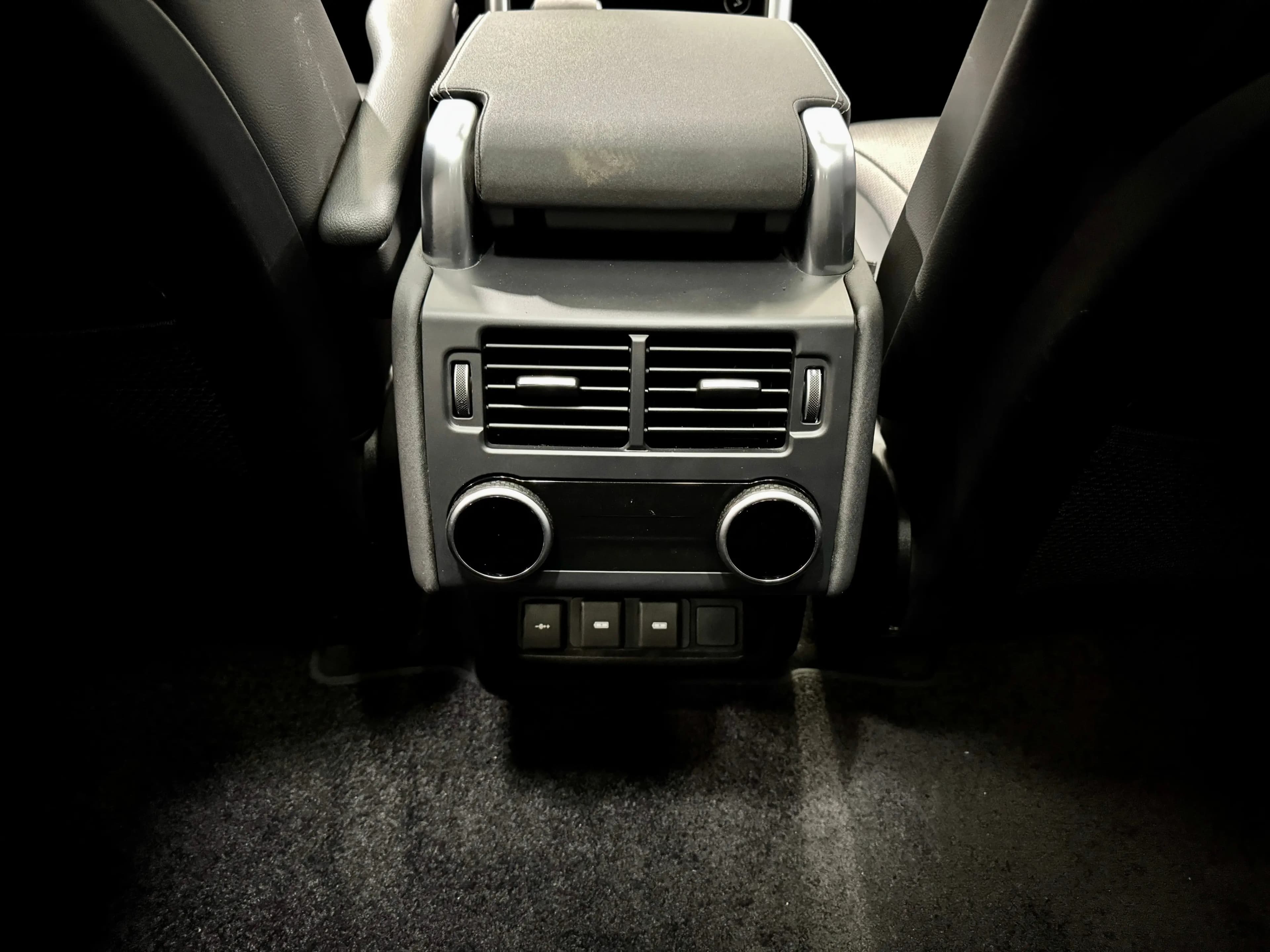 Land Rover Discovery 2023 г. 42345 км. — фото 14
