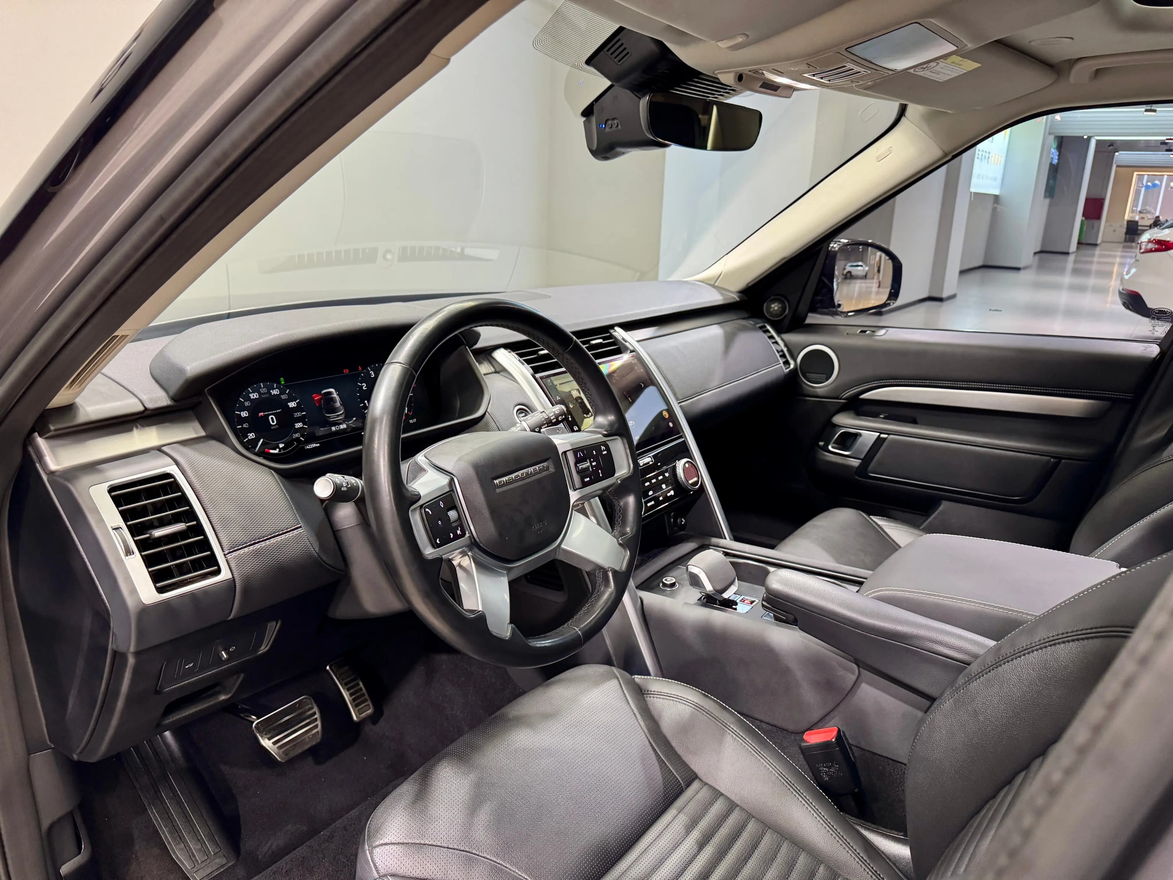 Land Rover Discovery 2023 г. 42345 км. — фото 19