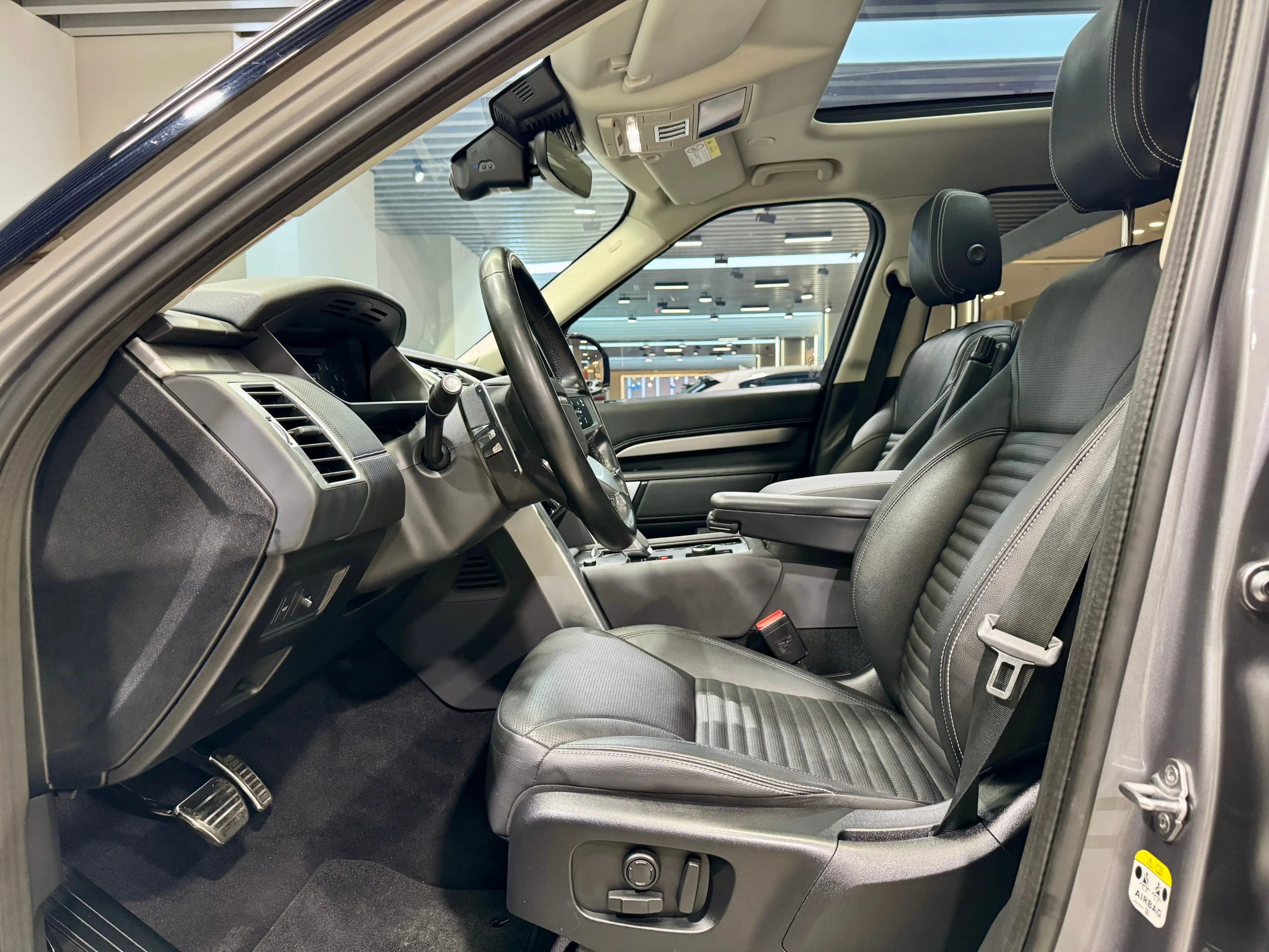 Land Rover Discovery 2023 г. 42345 км. — фото 20