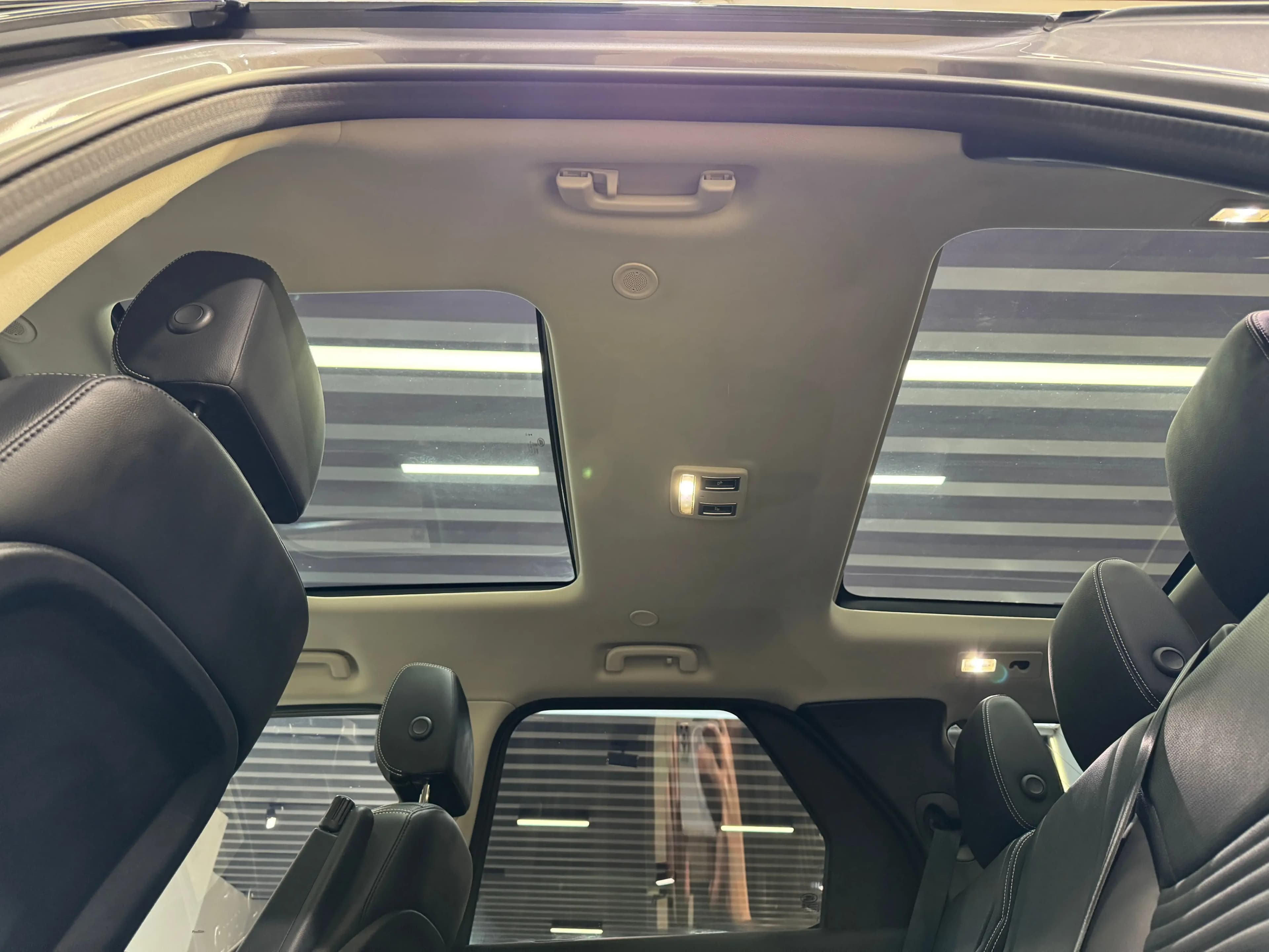 Land Rover Discovery 2023 г. 42345 км. — фото 22