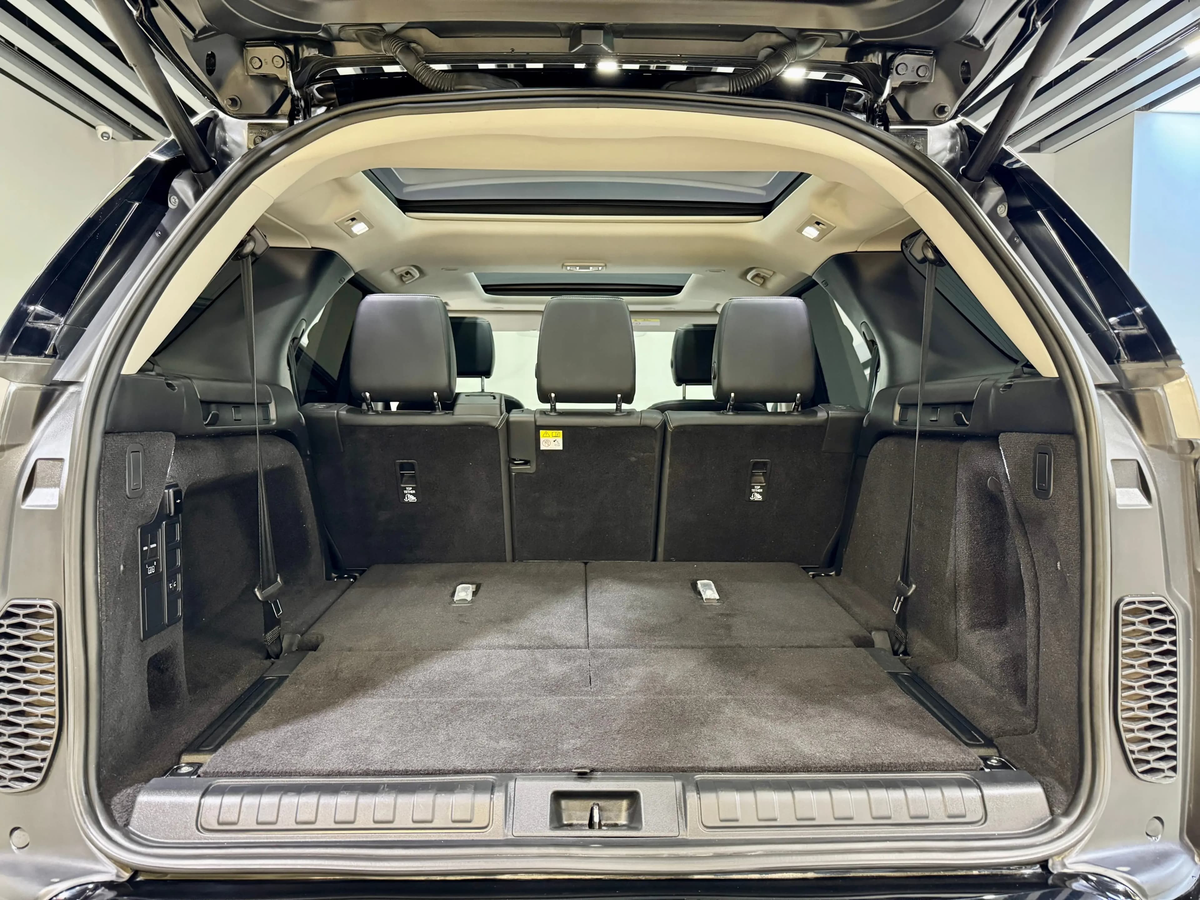 Land Rover Discovery 2023 г. 42345 км. — фото 24