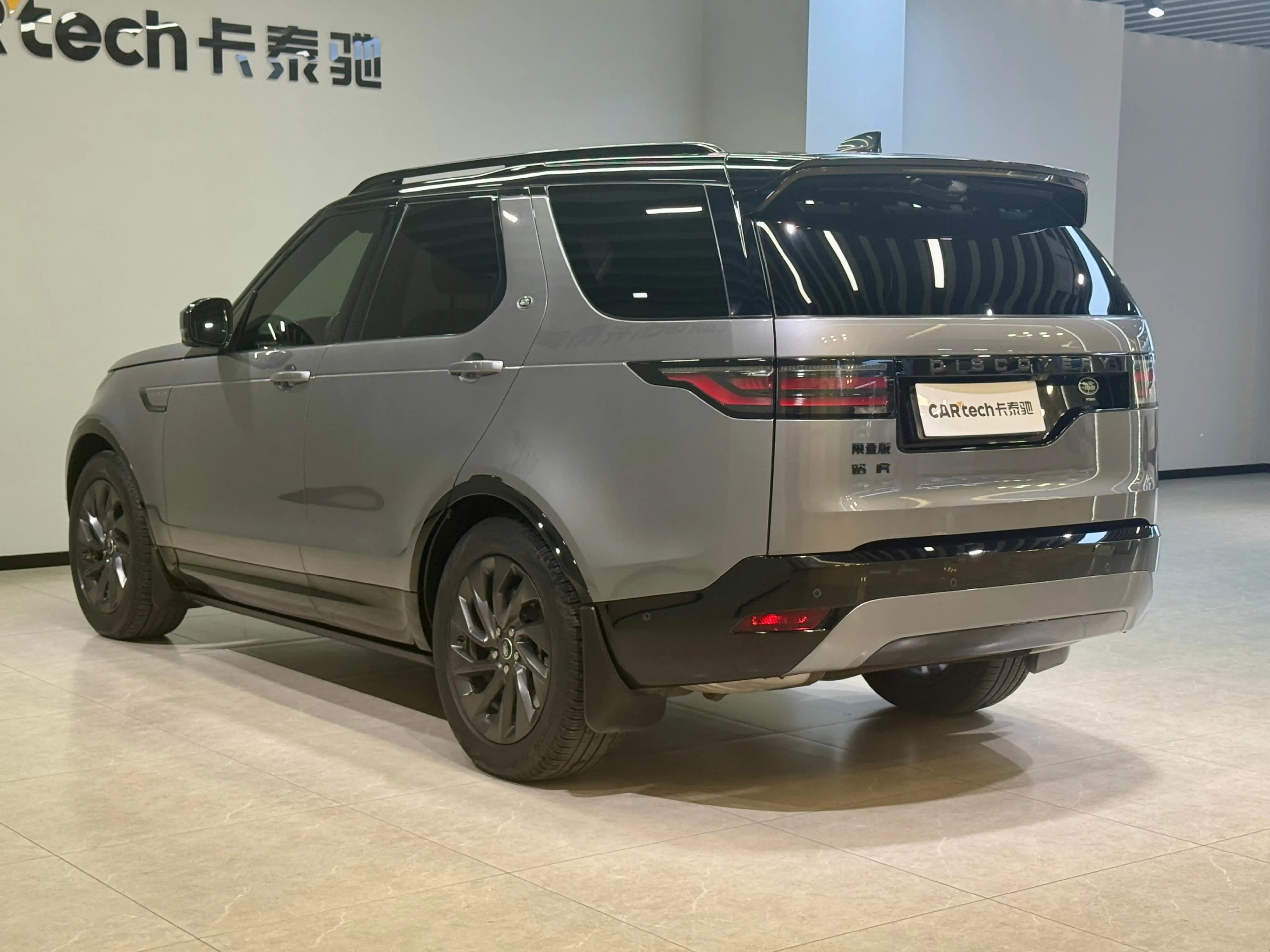 Land Rover Discovery 2023 г. 42345 км. — фото 4