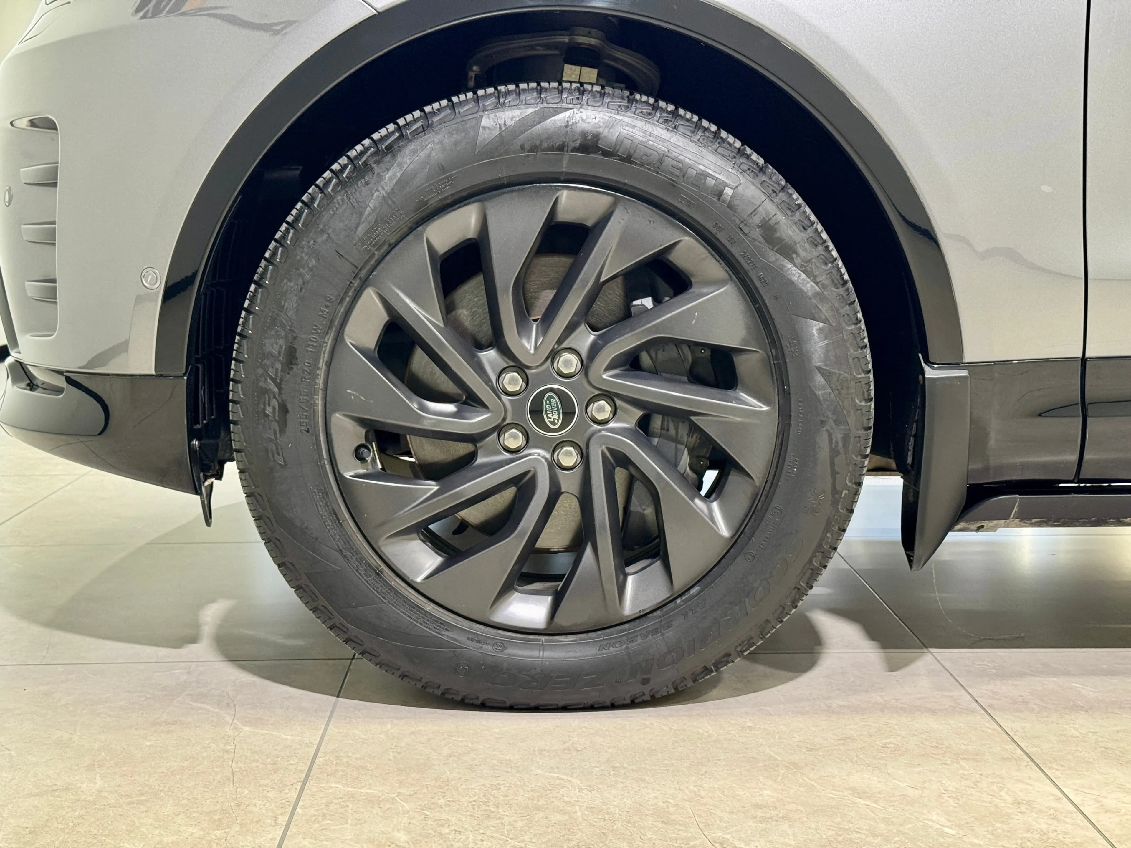 Land Rover Discovery 2023 г. 42345 км. — фото 10
