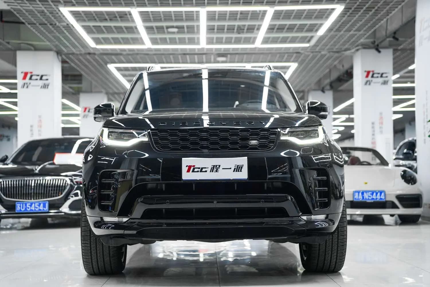 Land Rover Discovery 2024 г. 14034 км. — фото 2