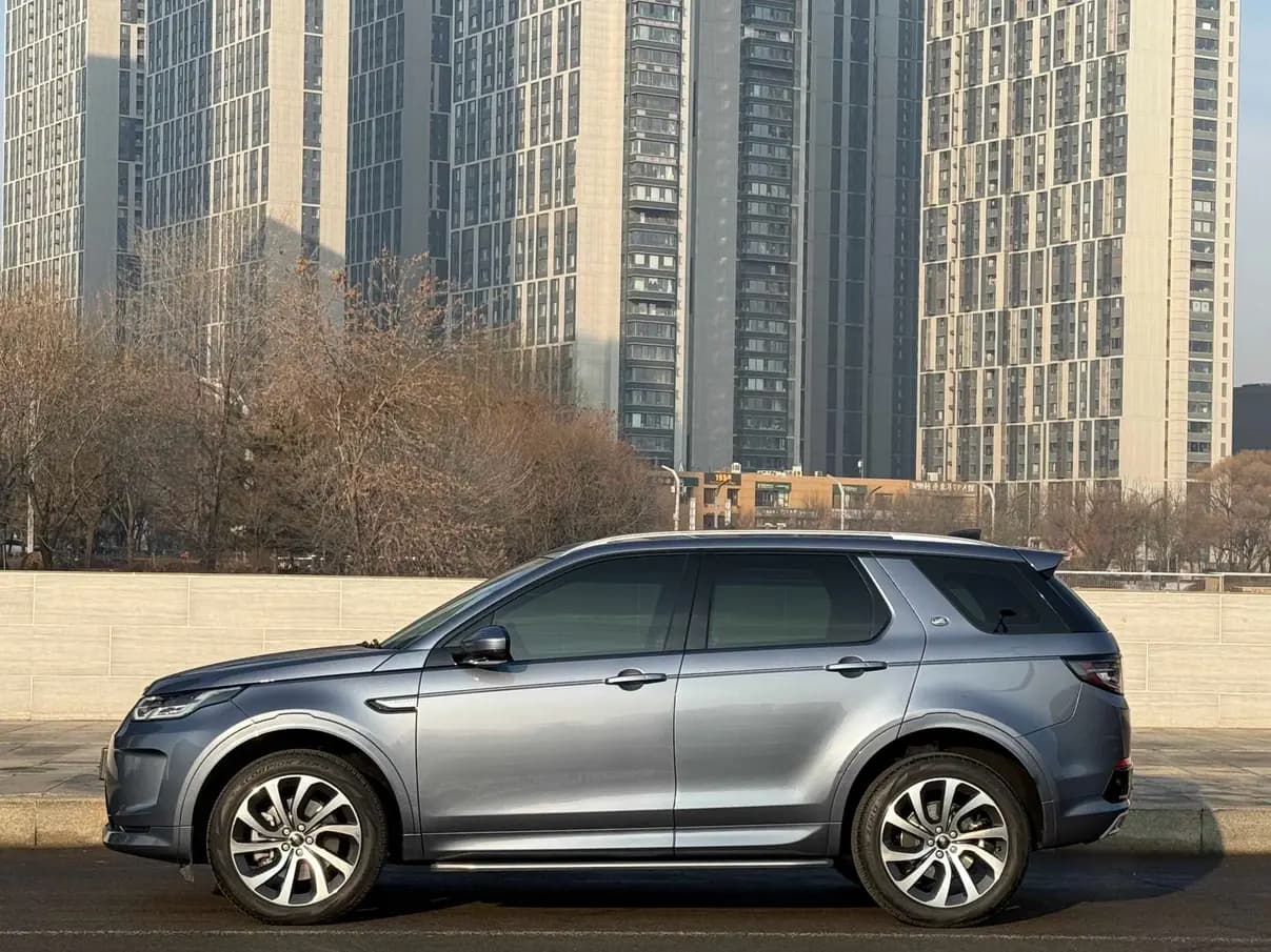 Land Rover Discover Sports 2023 г. 30039 км. — фото 4
