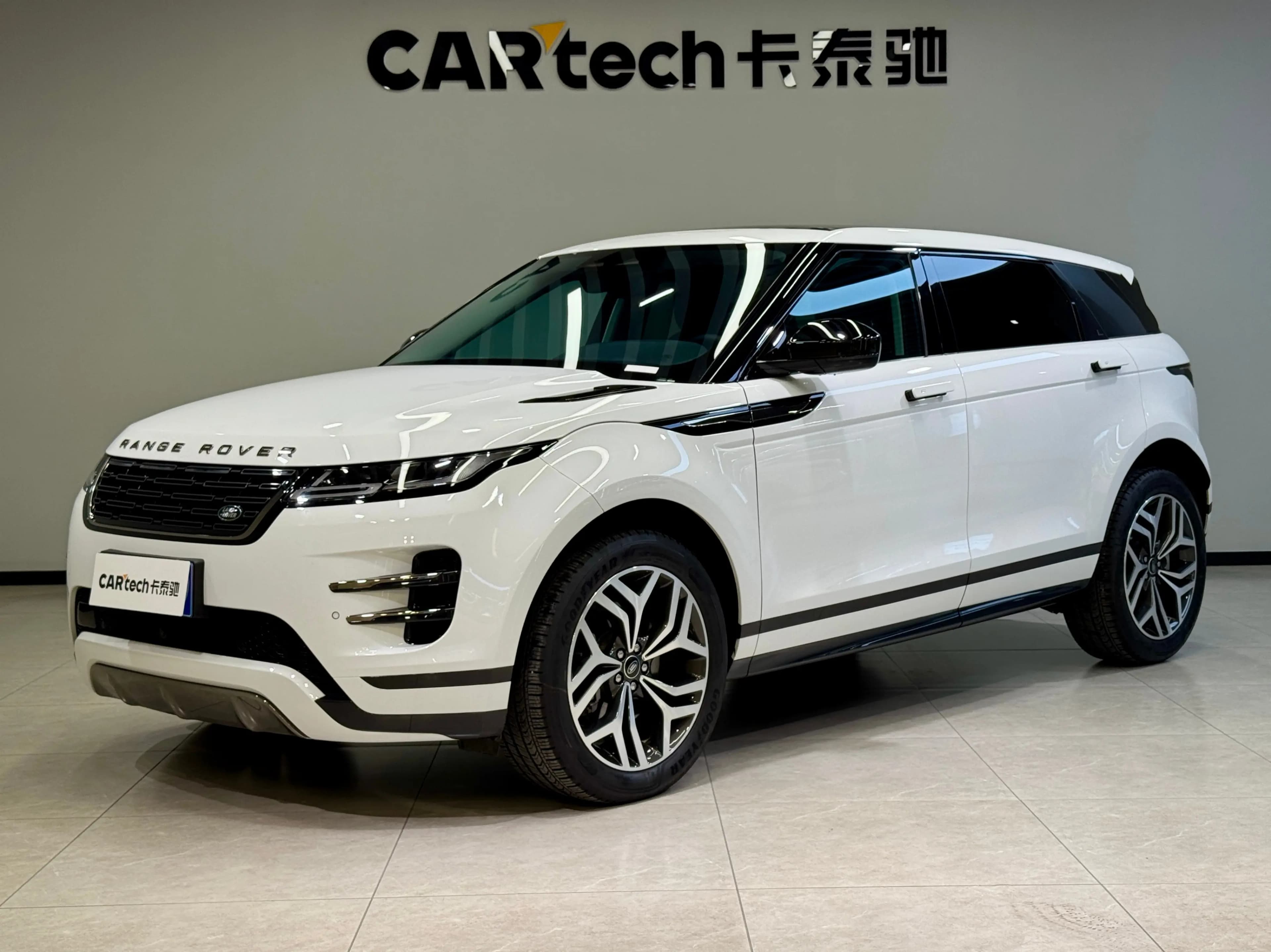 Land Rover Range Rover Evoque 2024 г. 12120 км.