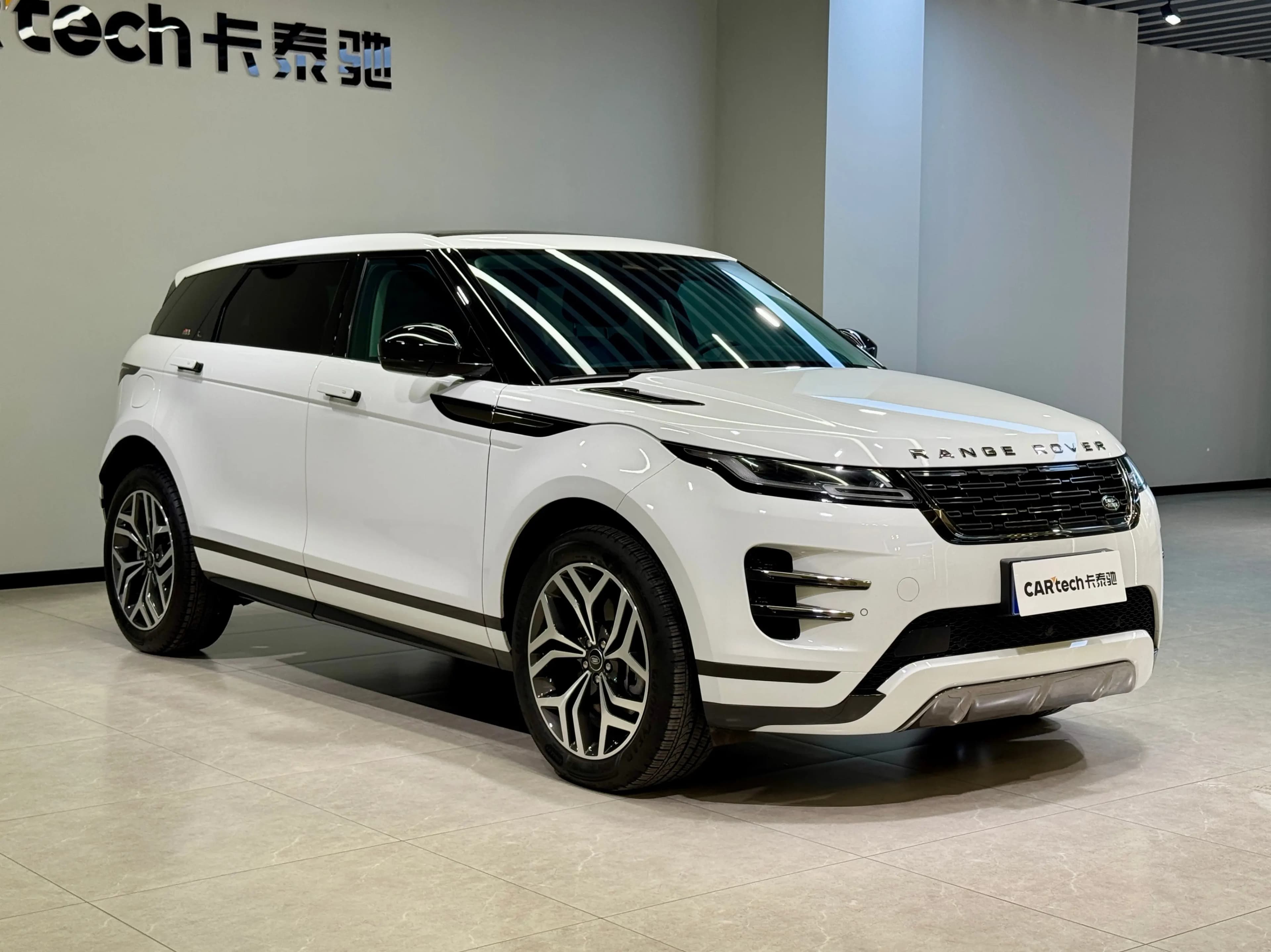 Land Rover Range Rover Evoque 2024 г. 12120 км. — фото 2