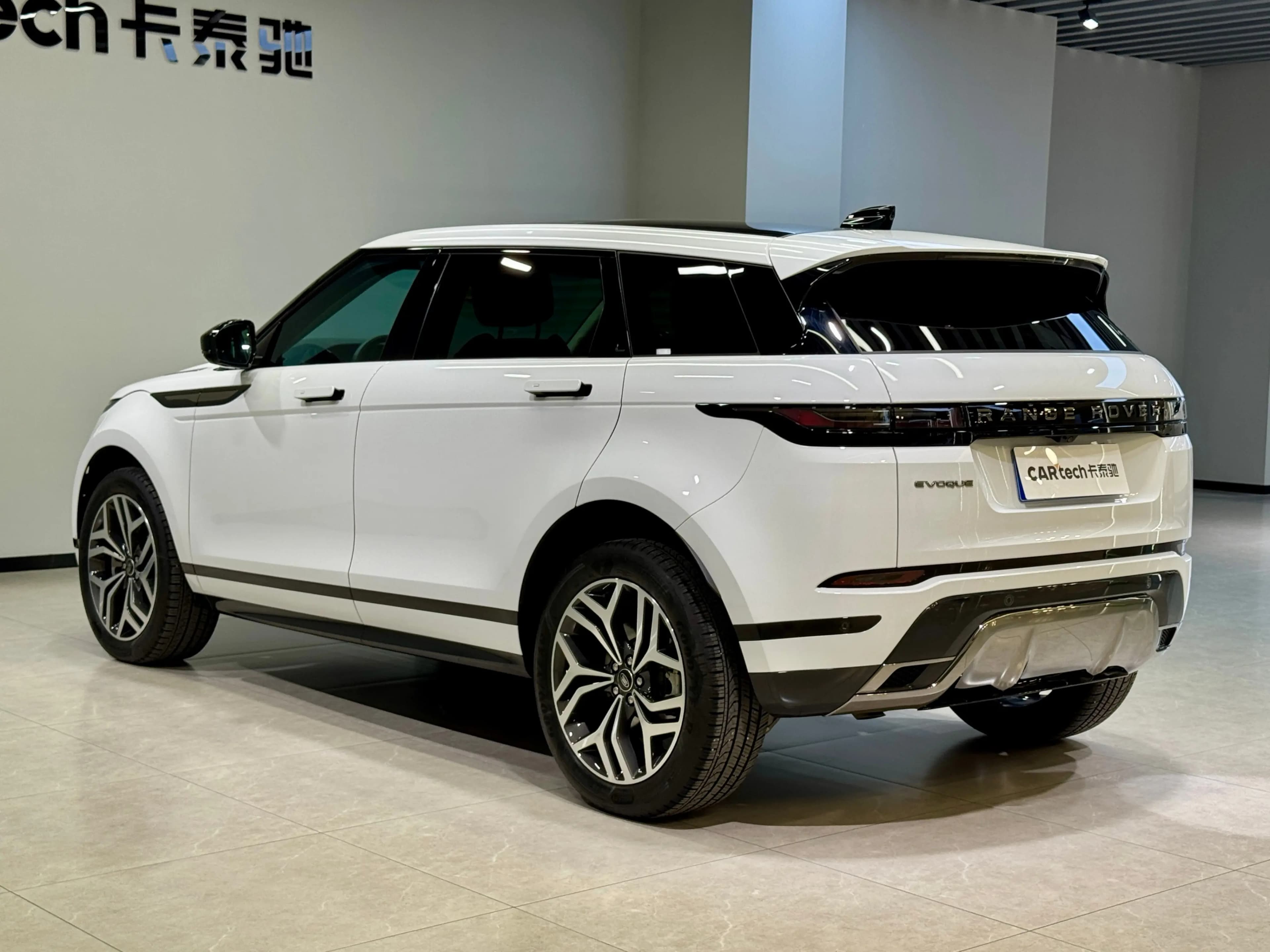 Land Rover Range Rover Evoque 2024 г. 12120 км. — фото 3