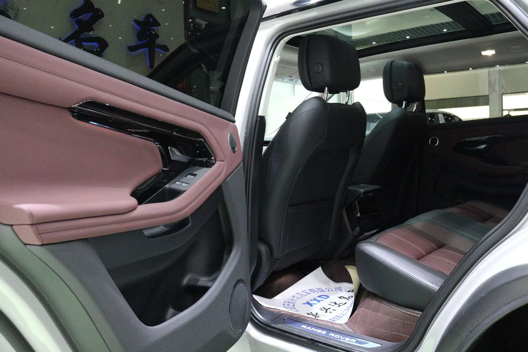 Land Rover Range Rover Evoque 2025 г. 4121 км. — фото 26